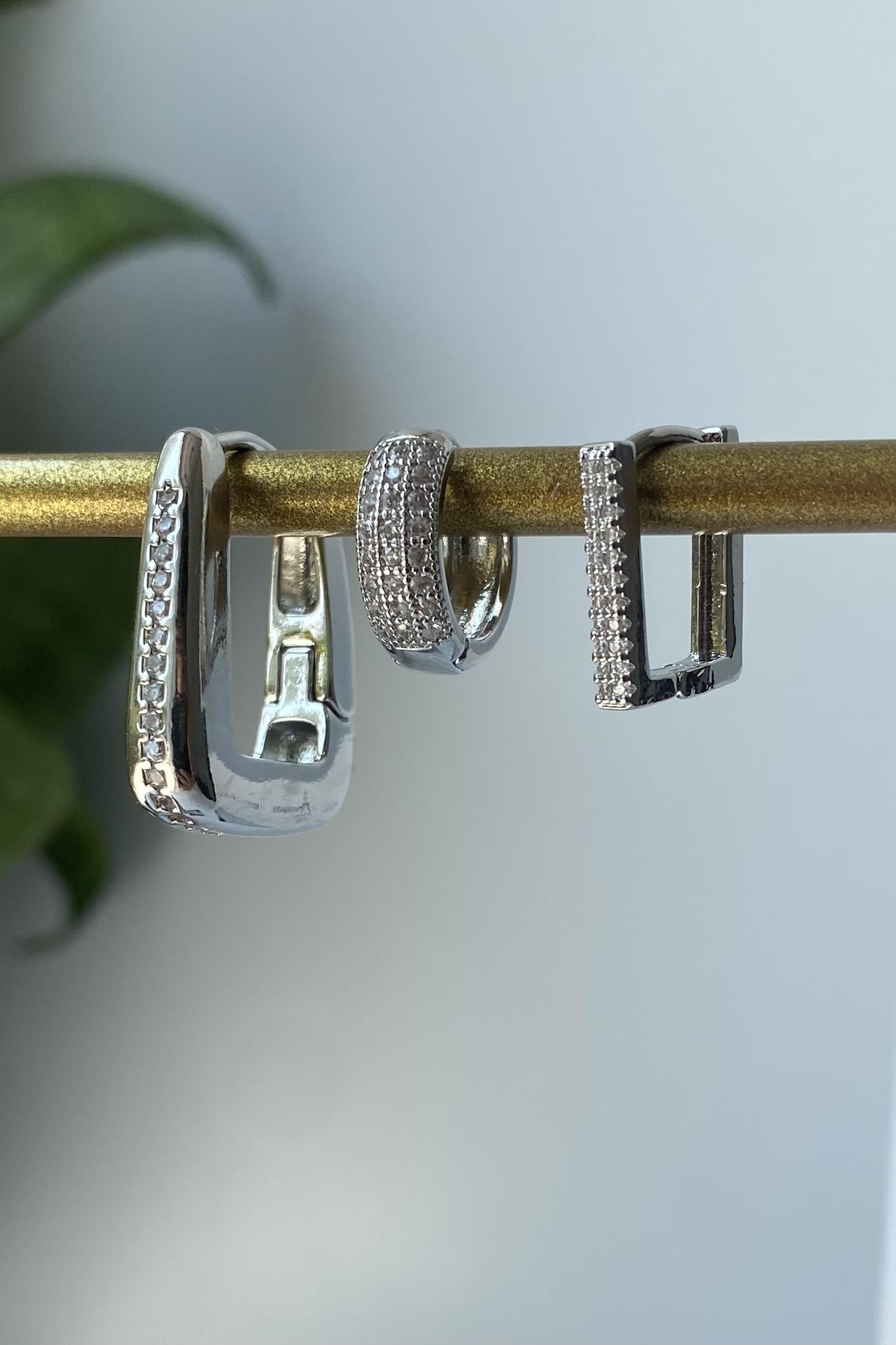 GEOMETRİK TAŞLI ÜÇLÜ KOMBİN KÜPE