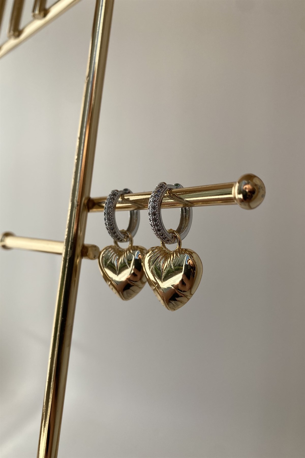 GOLD KALPLİ TAŞLI HALKA KÜPE