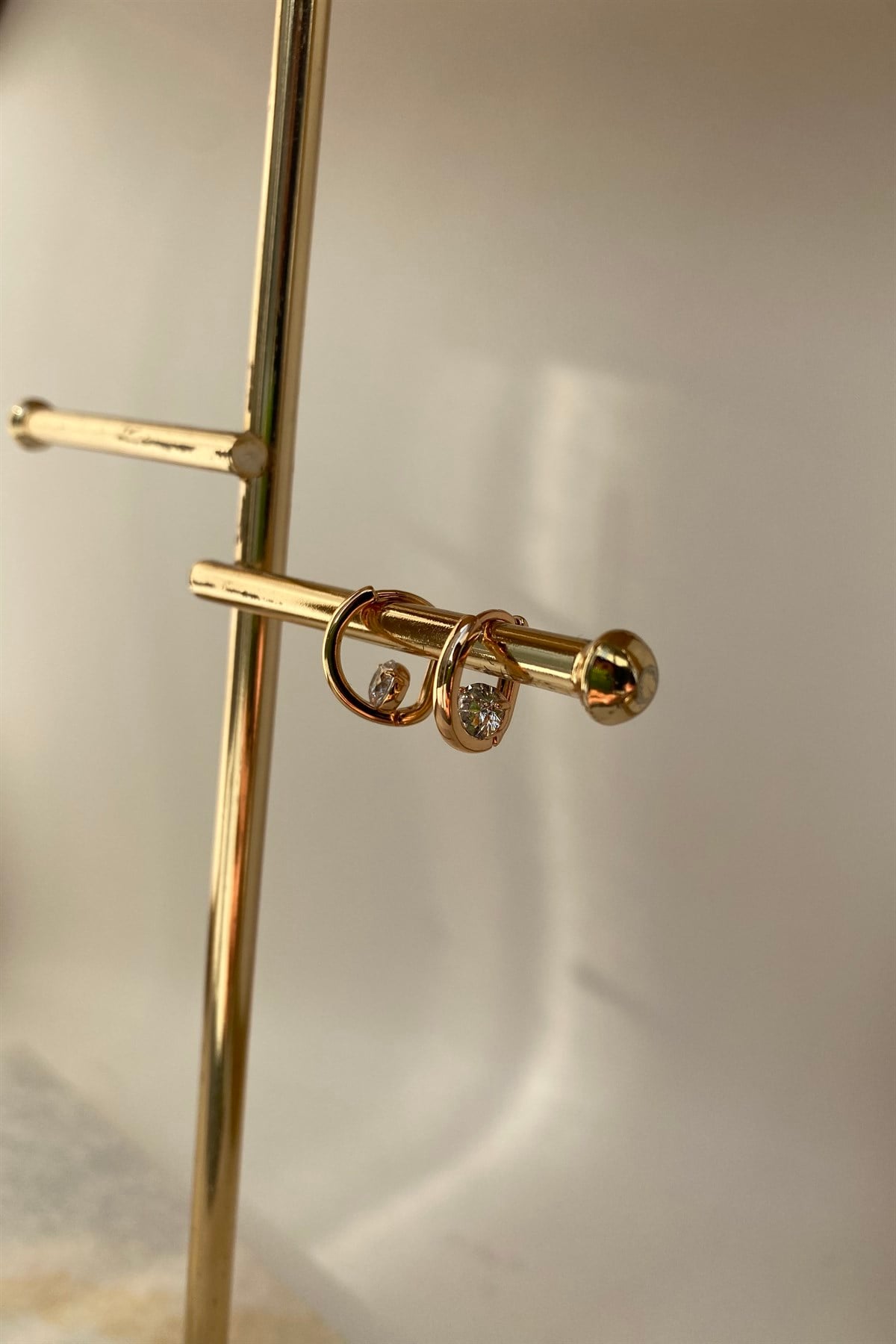 İÇİ TAŞLI D HALKA KÜPE 1cm