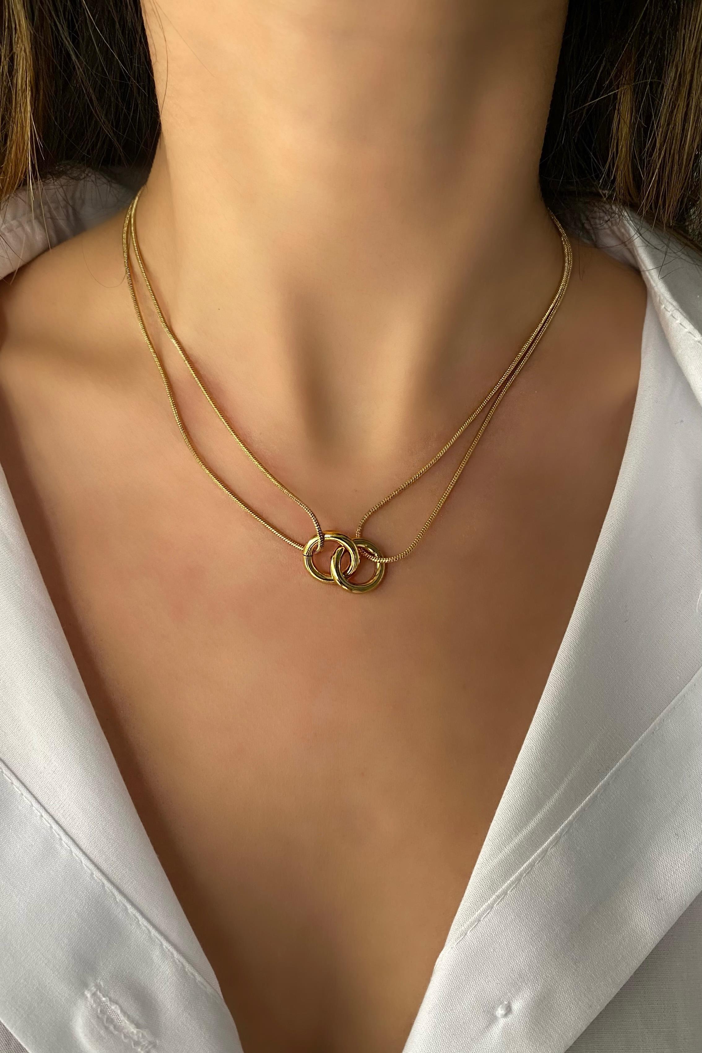 İÇİÇE HALKA GEÇMİŞ İKİ ZİNCİRLİ KOLYE