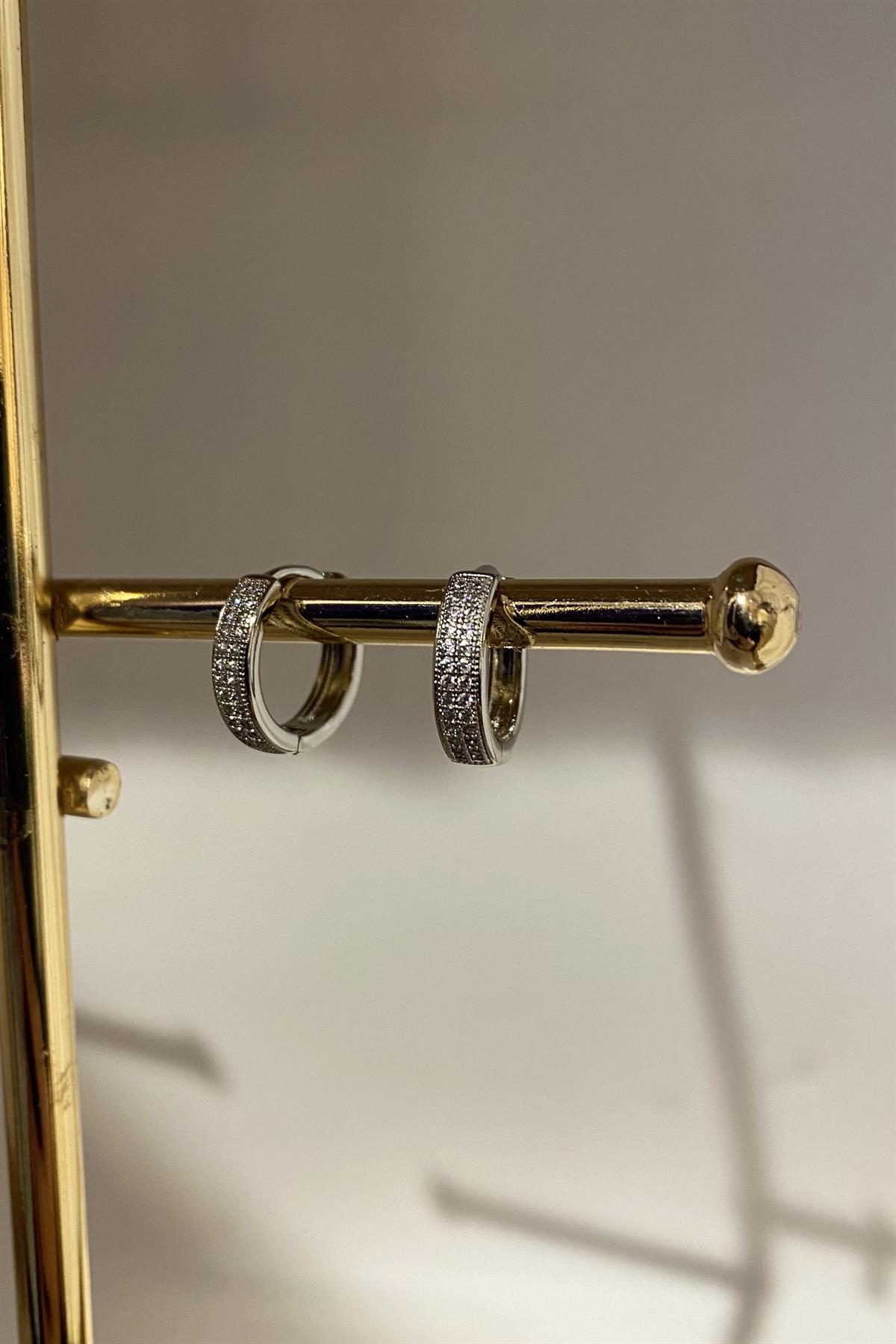 İKİ SIRA TAŞLI KLASİK HALKA KÜPE