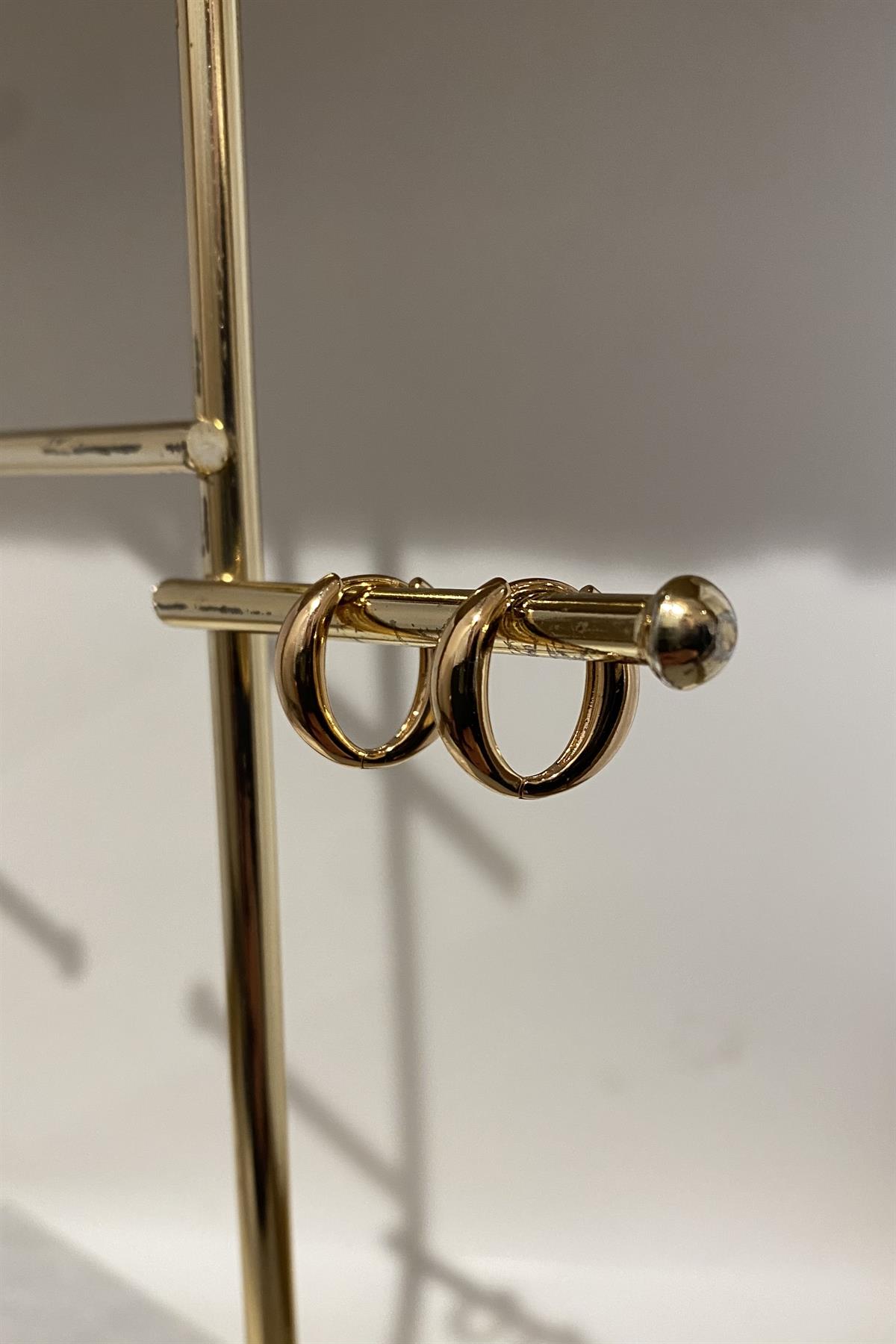 İKİ TARAFI OVAL HALKA KÜPE 1,5cm