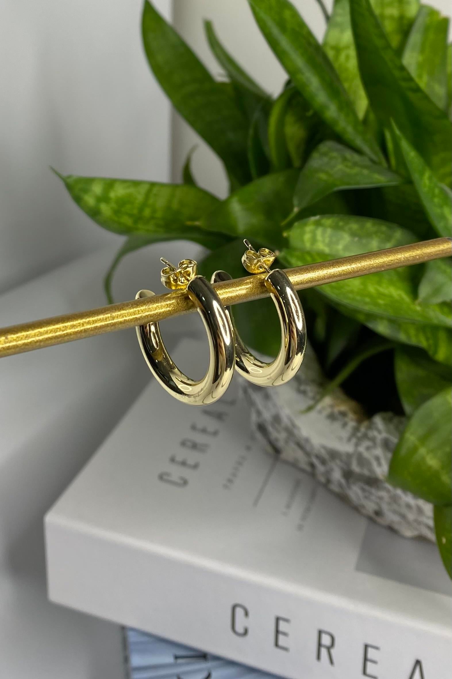 İNCE BOMBELİ ORTA HALKA KÜPE 3 CM