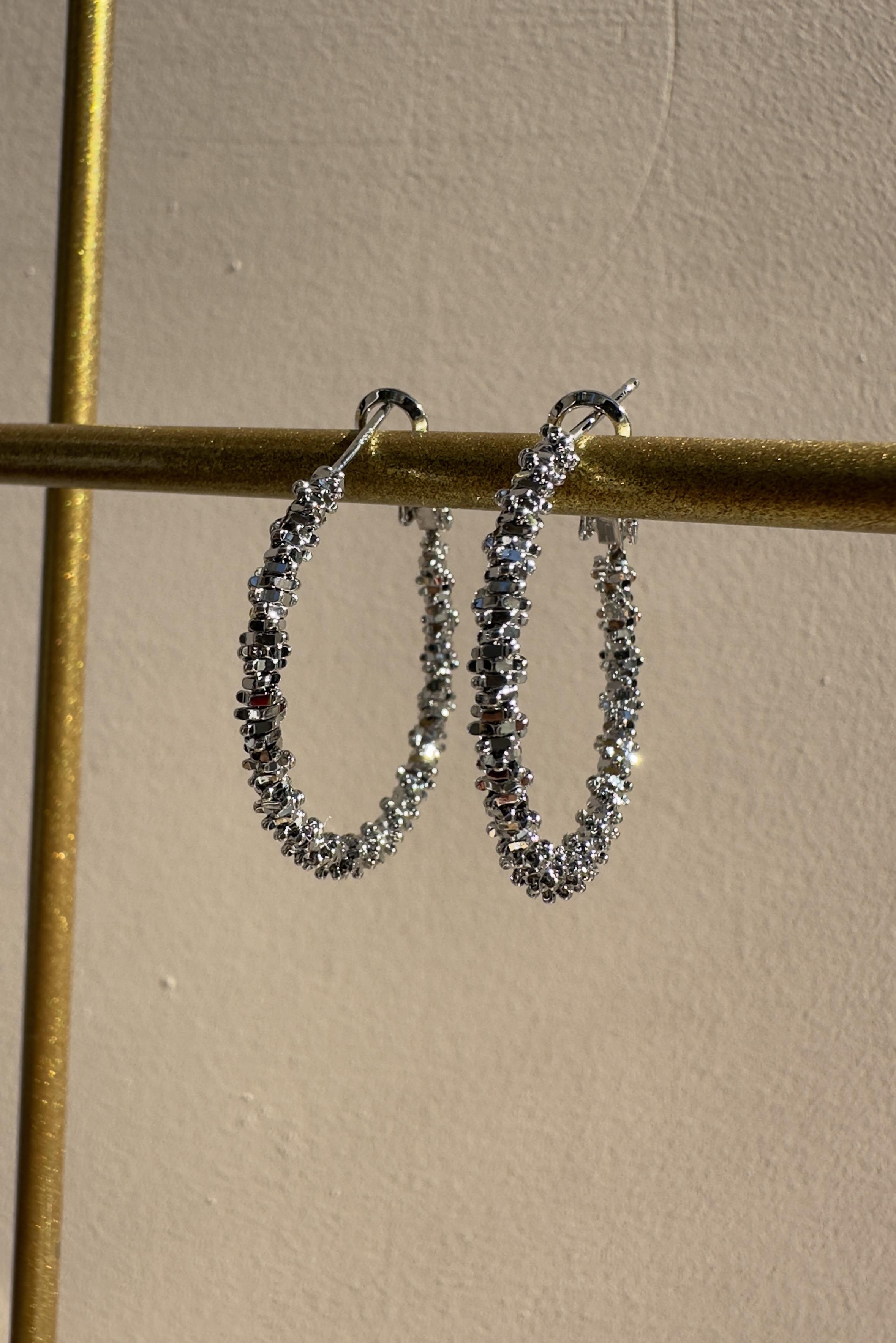 İNCE TIRTIKLI HALKA KÜPE 2,8cm