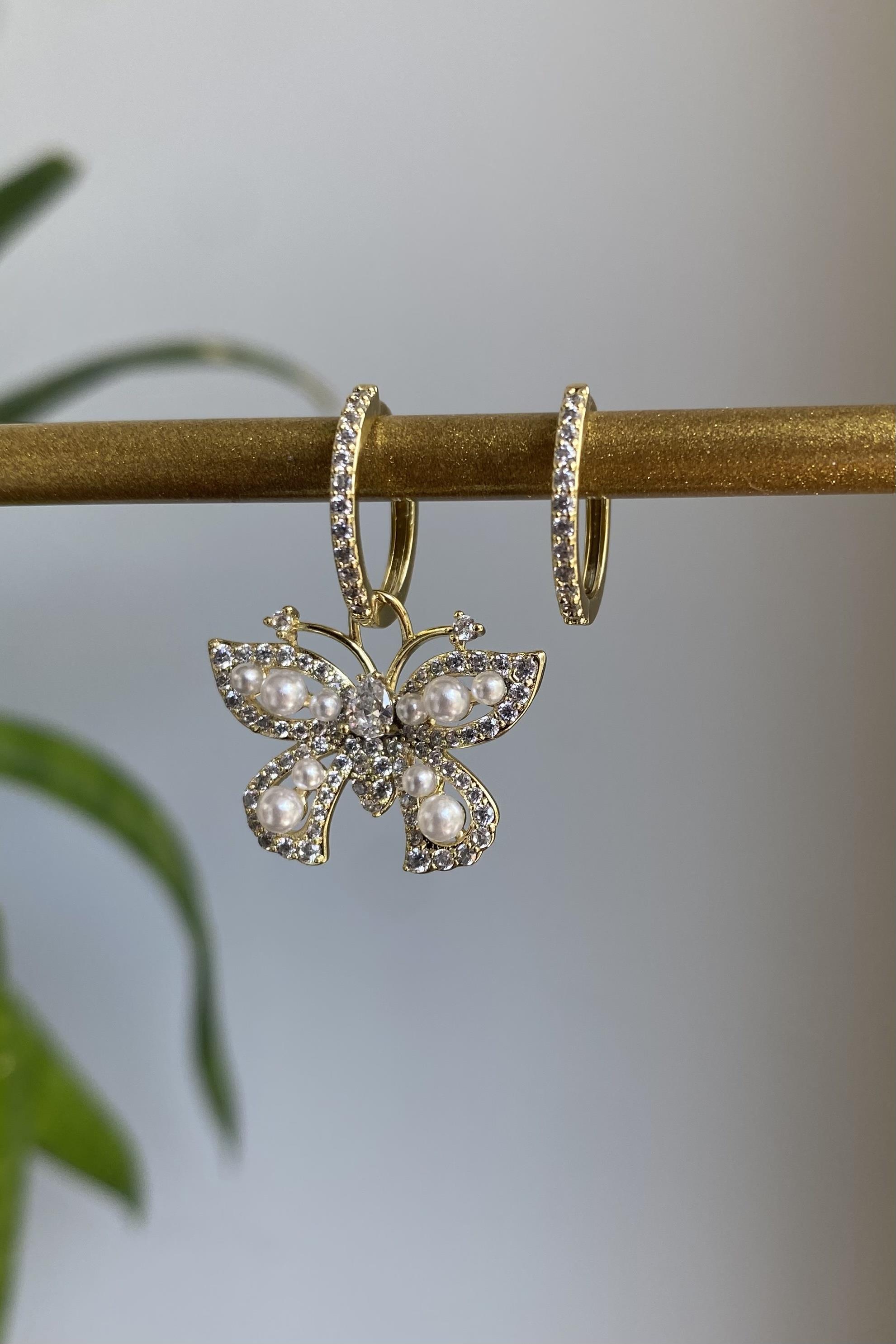 İNCİLİ KELEBEK KÜPE