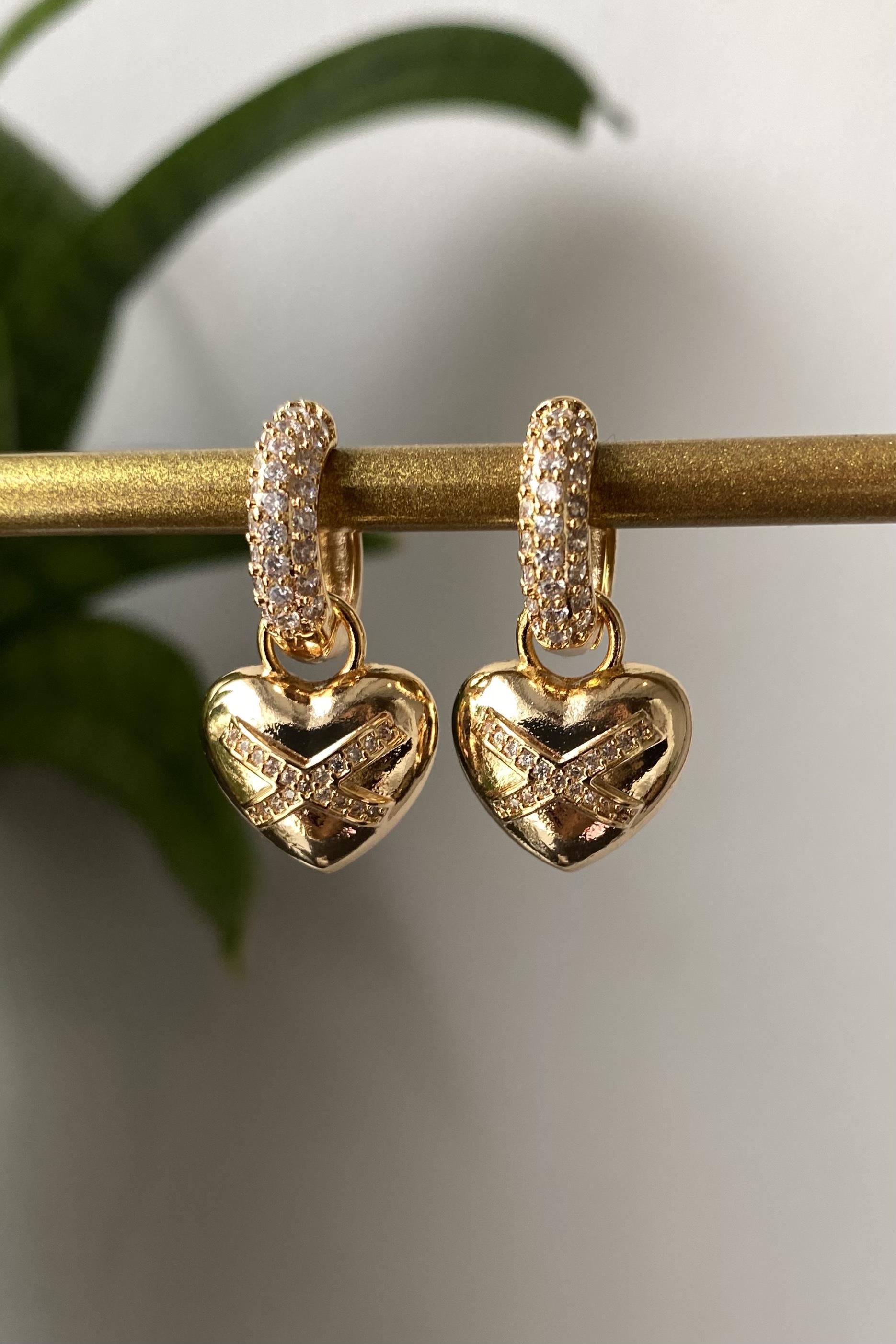 KALP SARKINTILI TAŞLI HALKA KÜPE