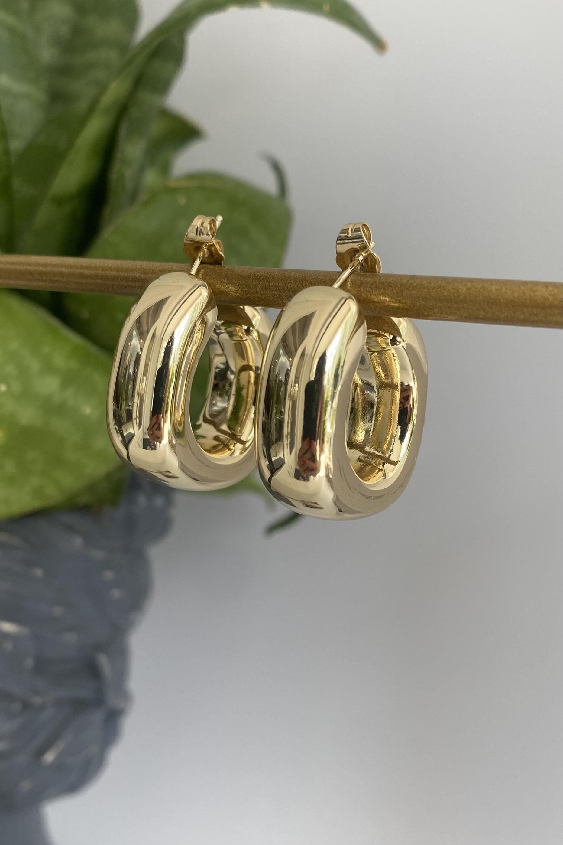 KARE BOMBELİ HALKA KÜPE