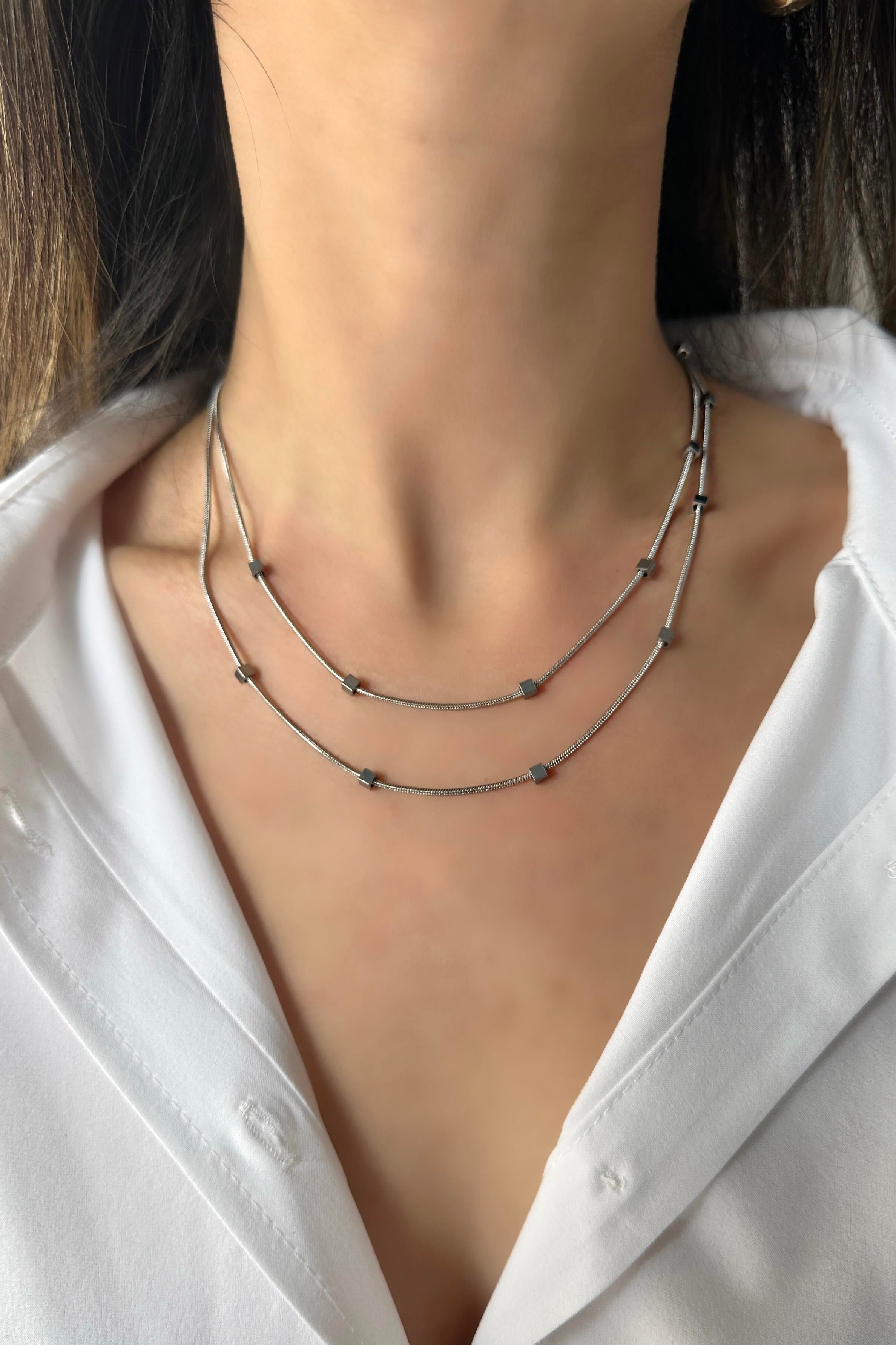 KARE BONCUKLU ÇİFT SIRA KOLYE