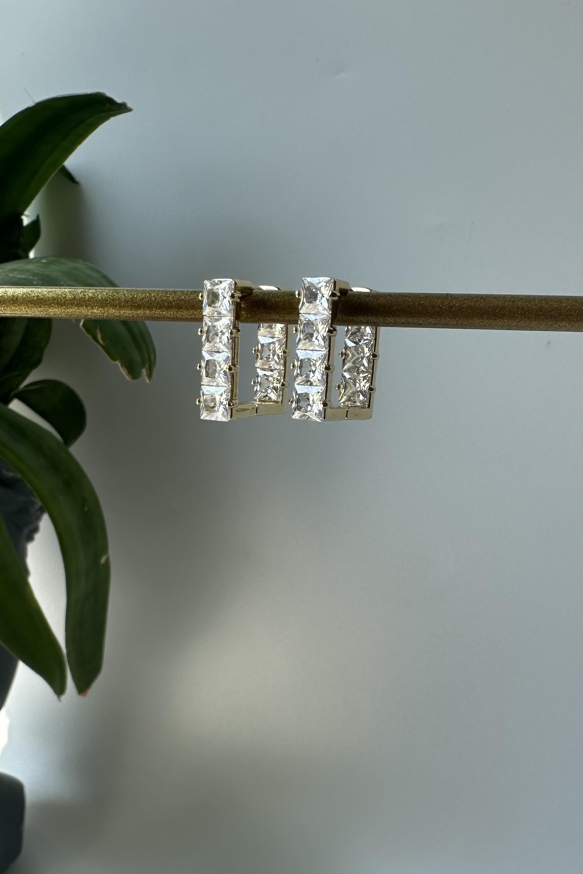 KARE KESİT TAŞLI KÜPE