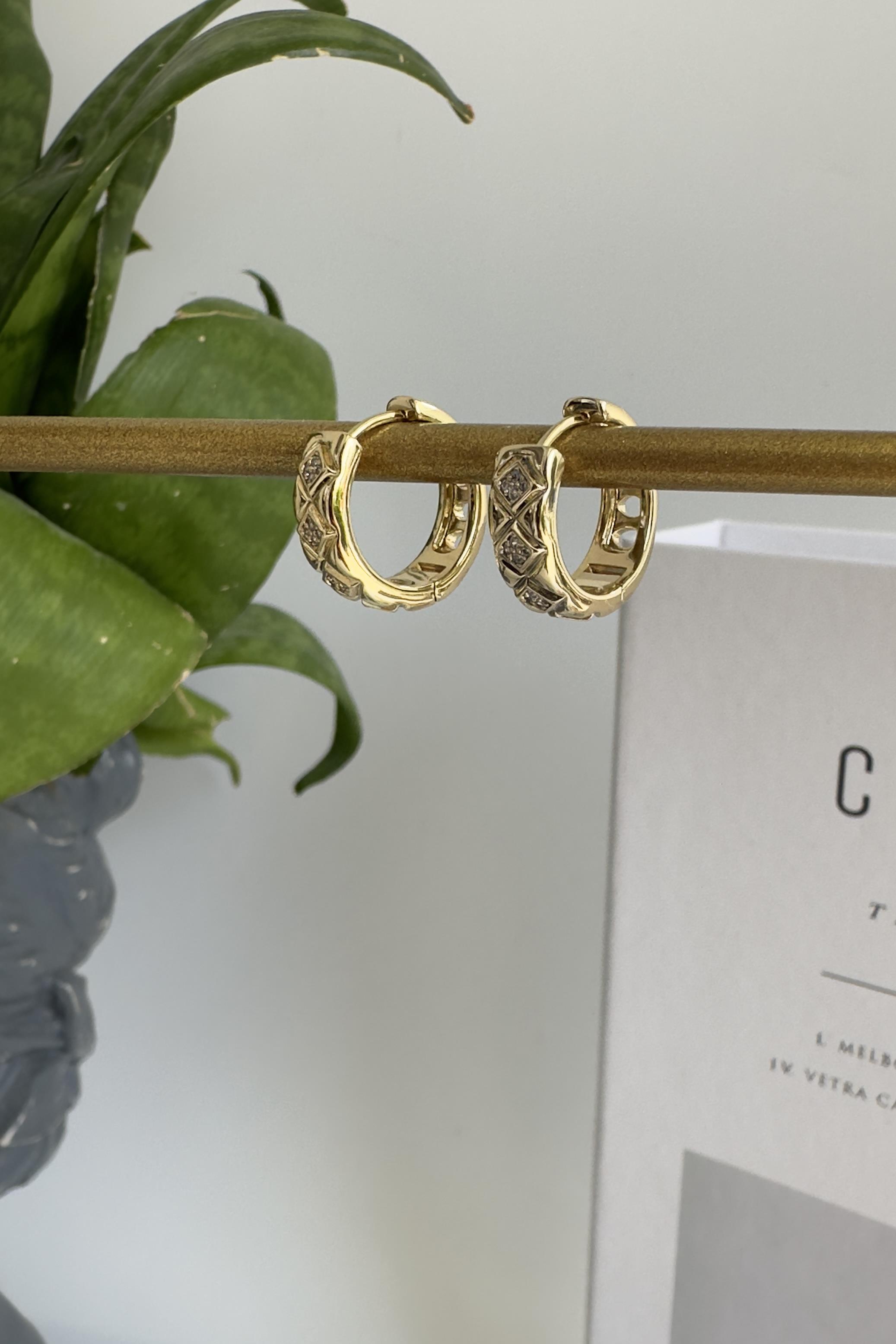 KARO TAŞLI HALKA KÜPE 1.5CM