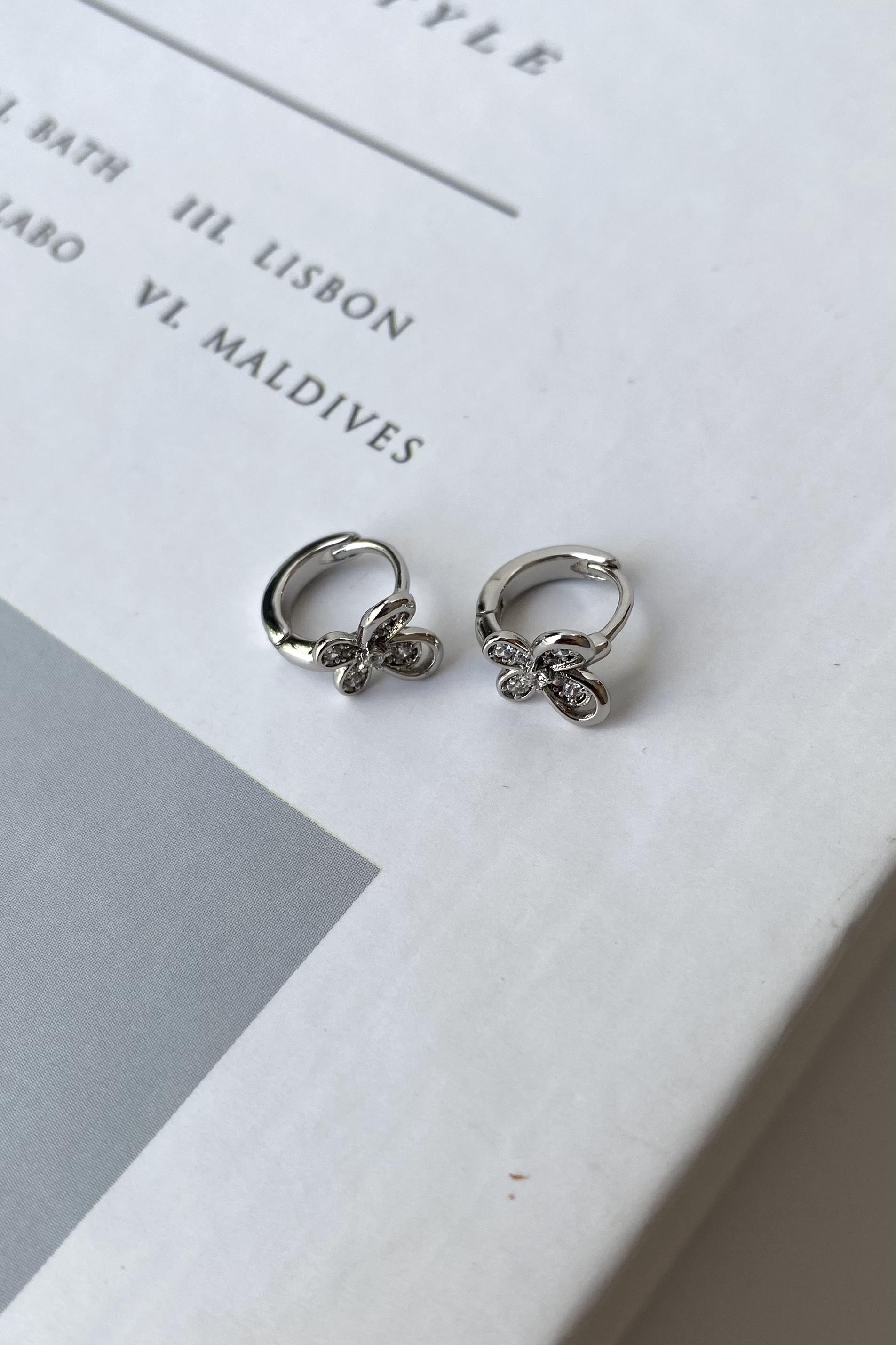 KELEBEK TAŞLI MİNİMAL KÜPE 1CM