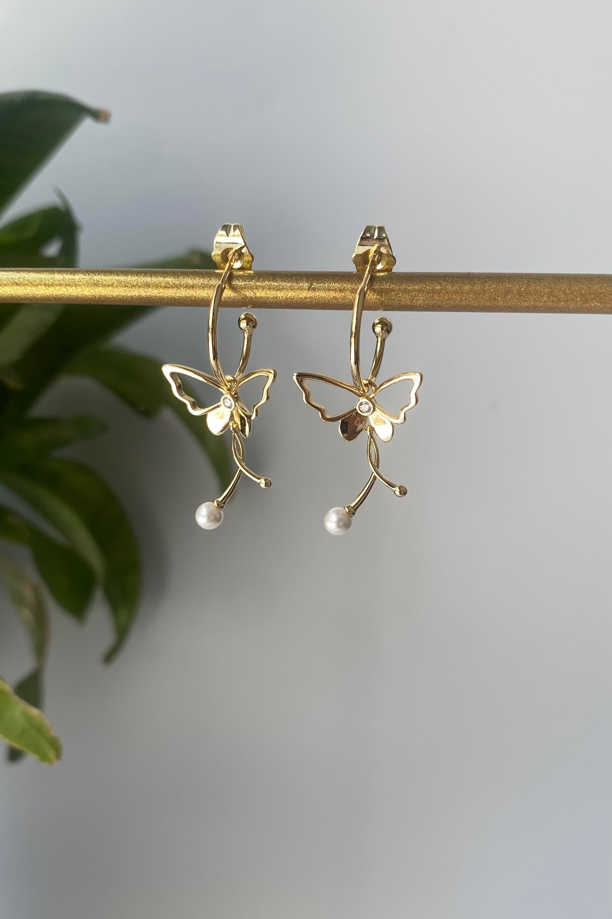 KELEBEK UÇLU HALKA KÜPE