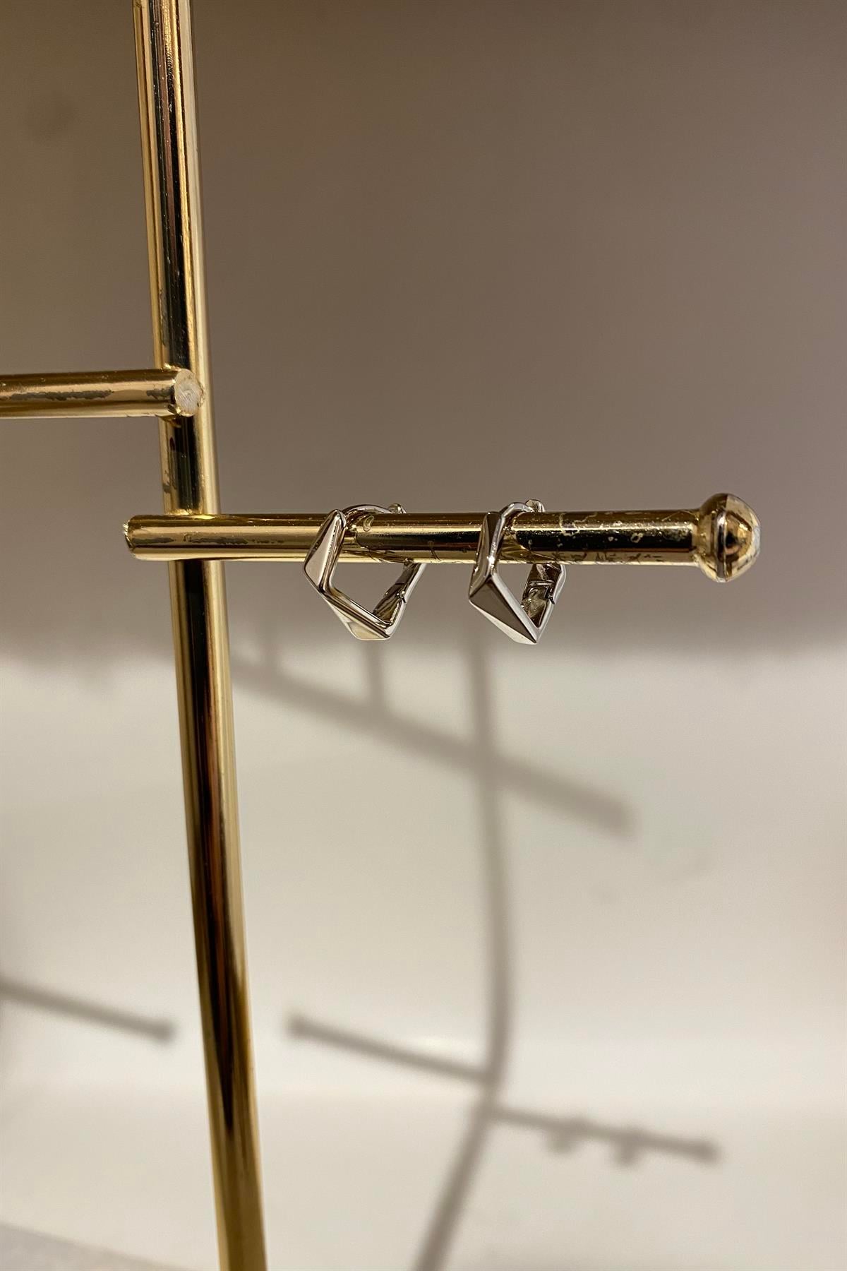 KESİMLİ KARO KÜPE 1.3cm