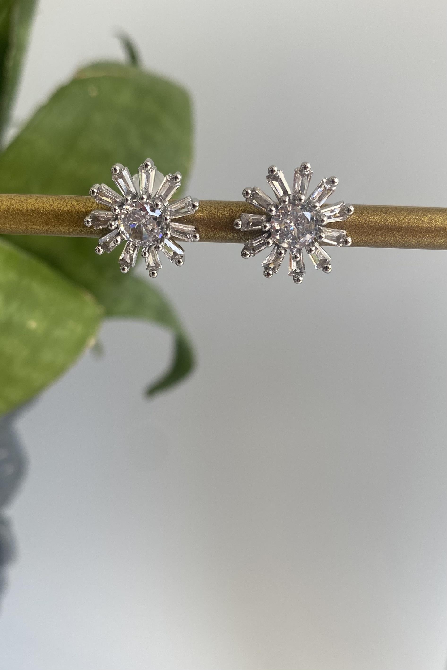 KESME TAŞLI ÇİÇEK KÜPE