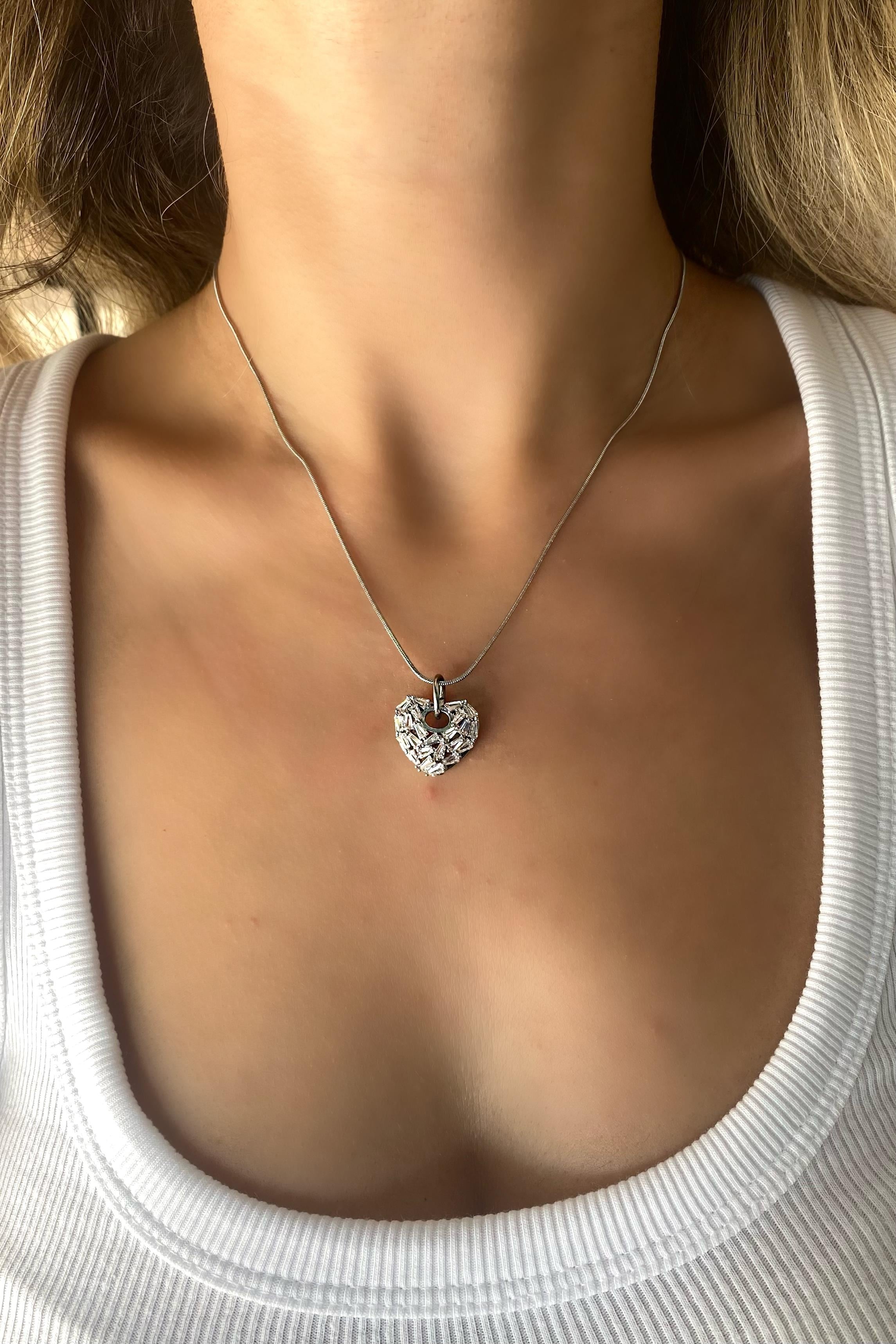 KESME TAŞLI KALP KOLYE