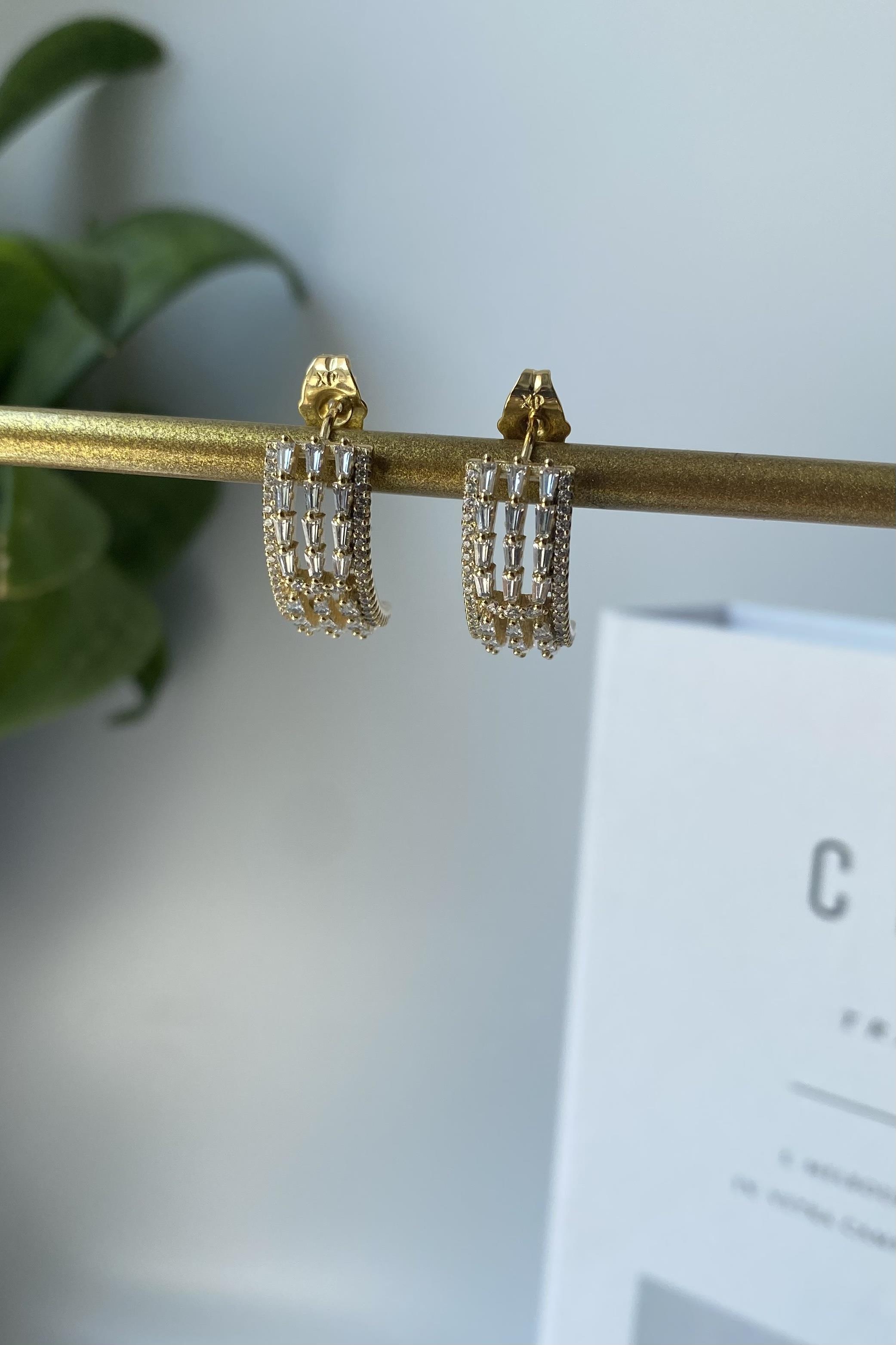 KESME TAŞLI YARIM HALKA KÜPE