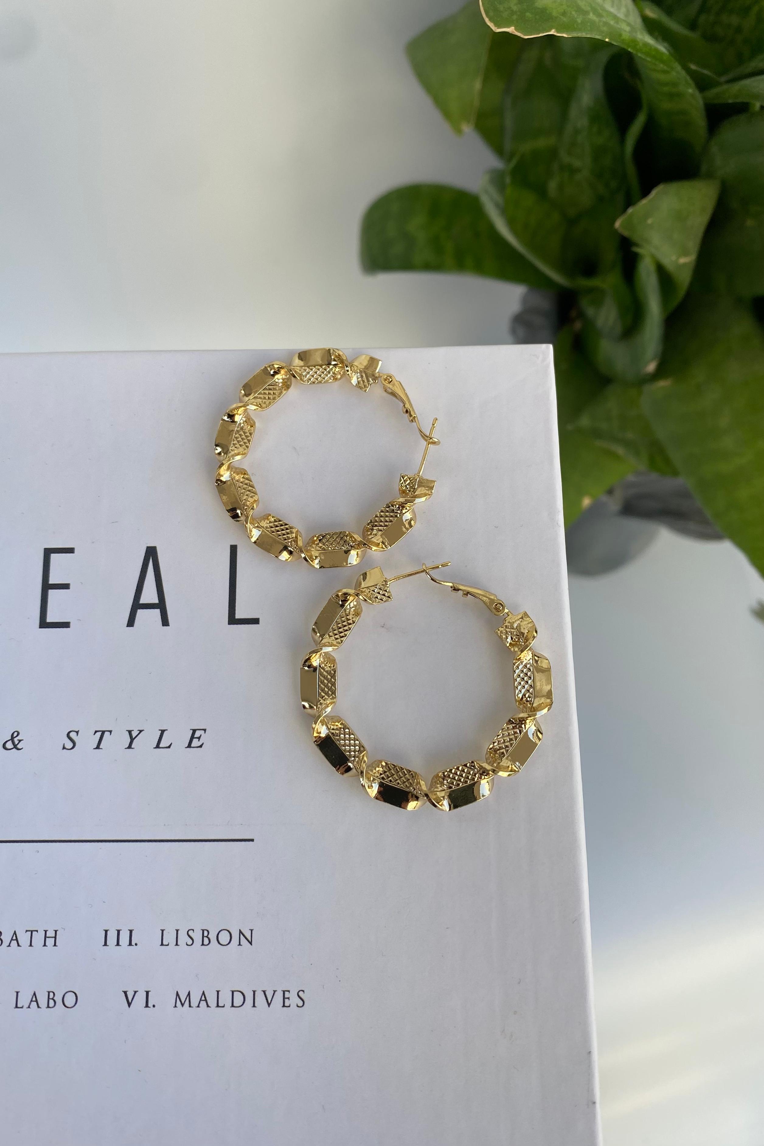 KIVRIMLI HALKA KÜPE 3,5CM