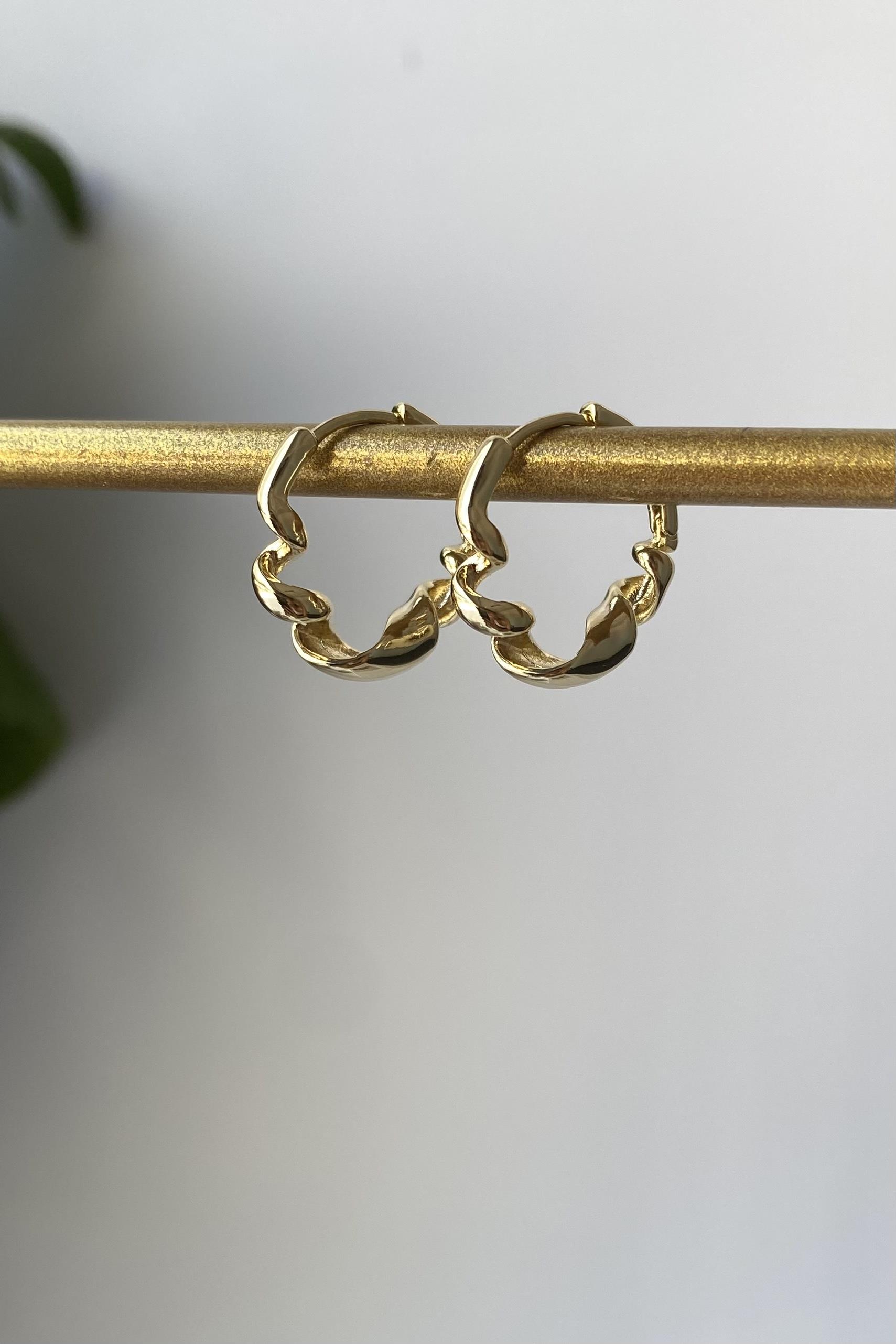 KIVRIMLI HALKA KÜPE