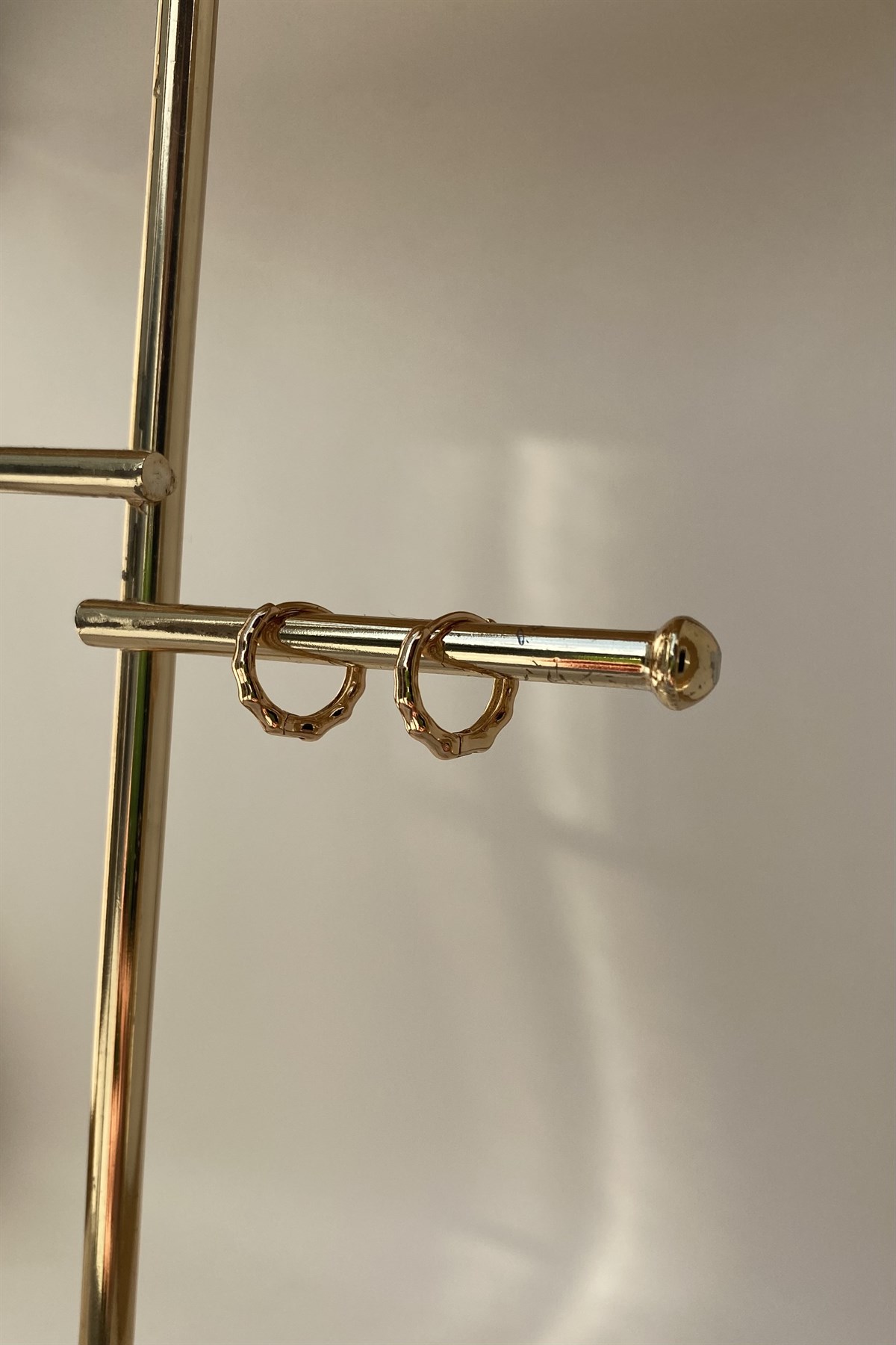 KLASİK BOMBELİ HALKA KÜPE 1.2cm