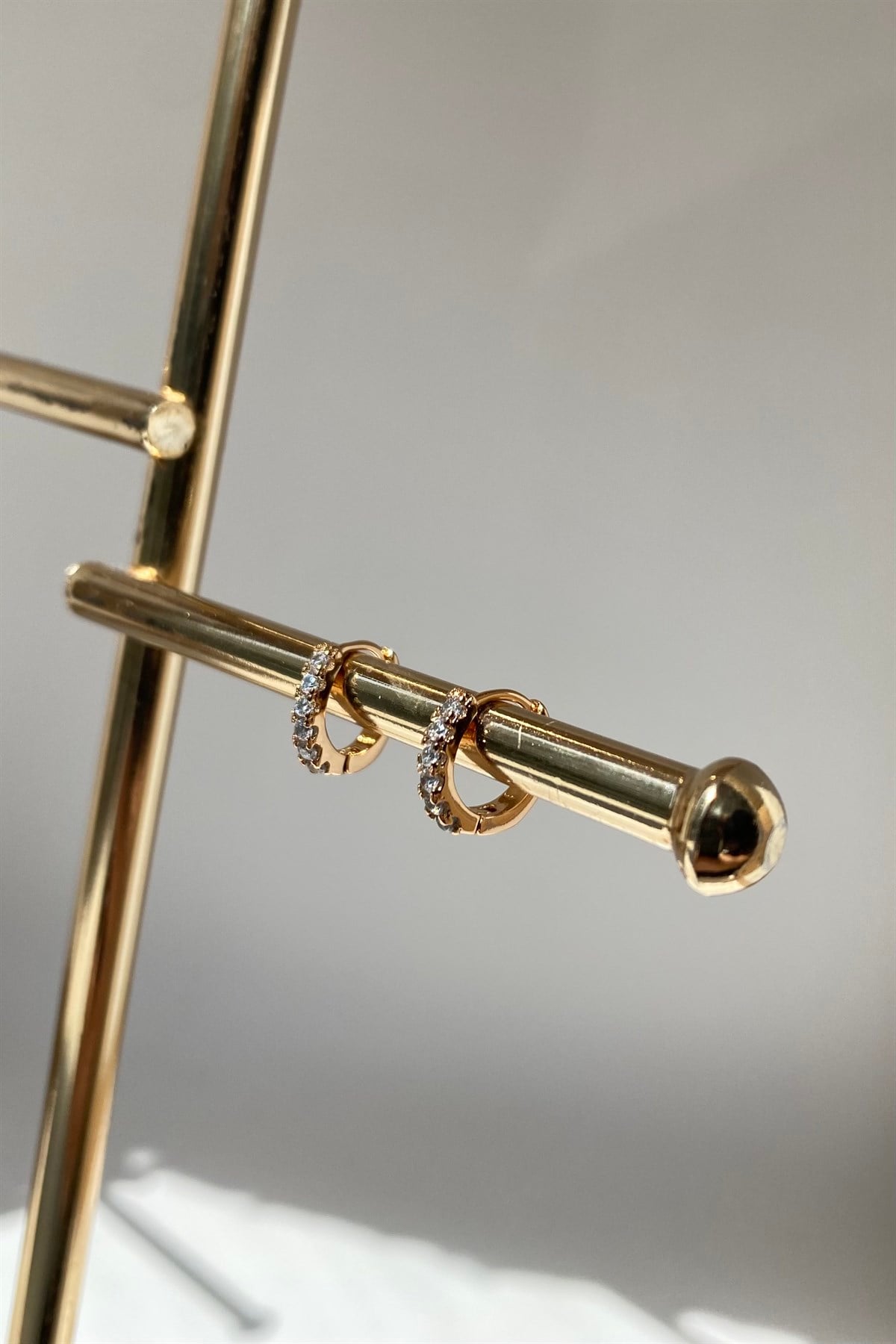 KLASİK TAŞLI HALKA KÜPE 1cm