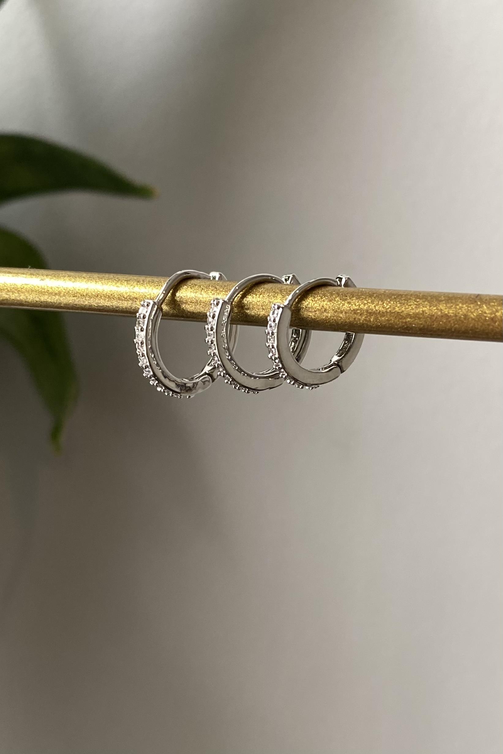 KLASİK TAŞLI ÜÇLÜ HALKA KÜPE