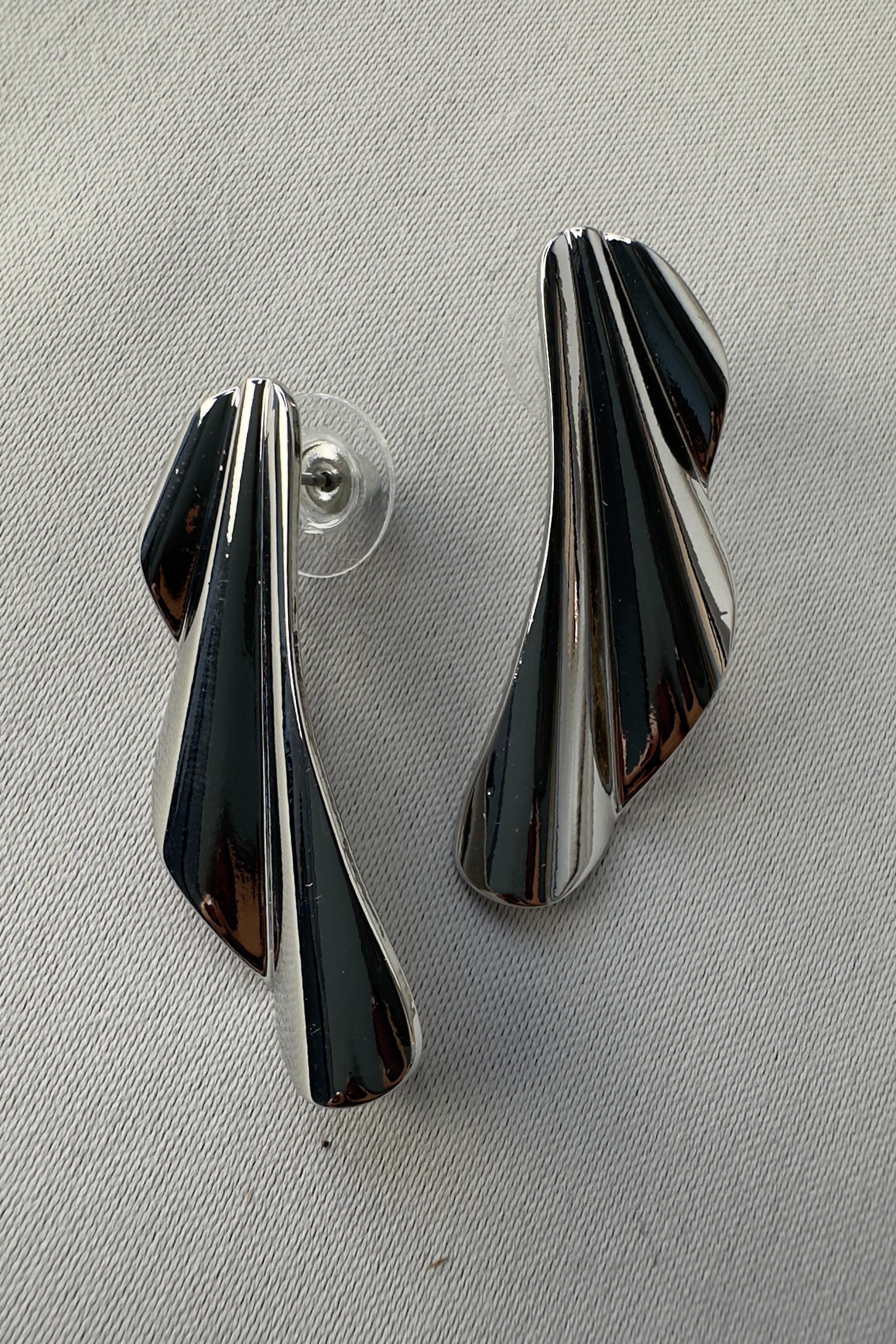 KÜÇÜK YAPRAK KÜPE