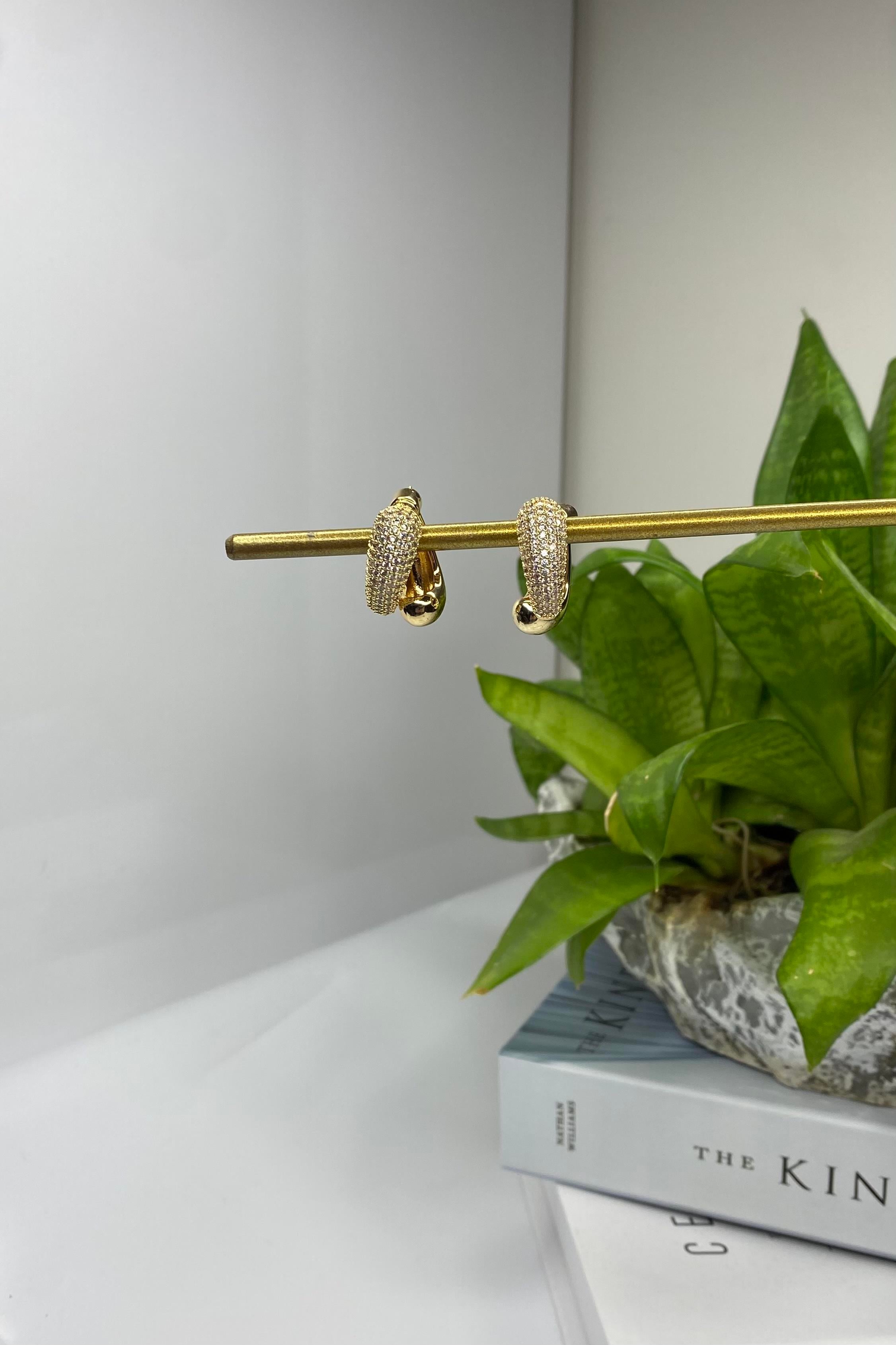 MARKA DAMLA ARKADAN GEÇMELİ KÜPE