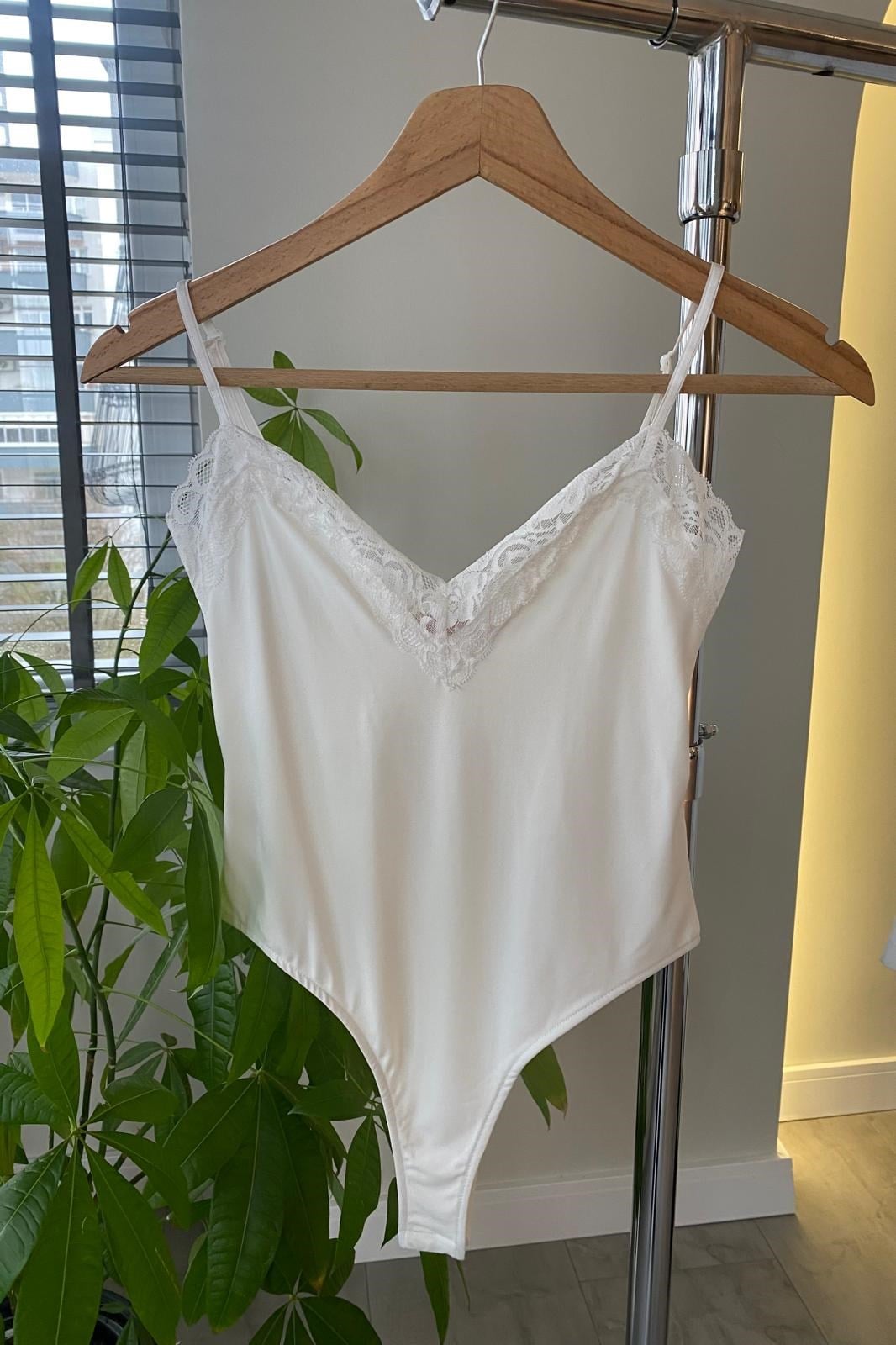 DANTEL DETAYLI BODYSUİT