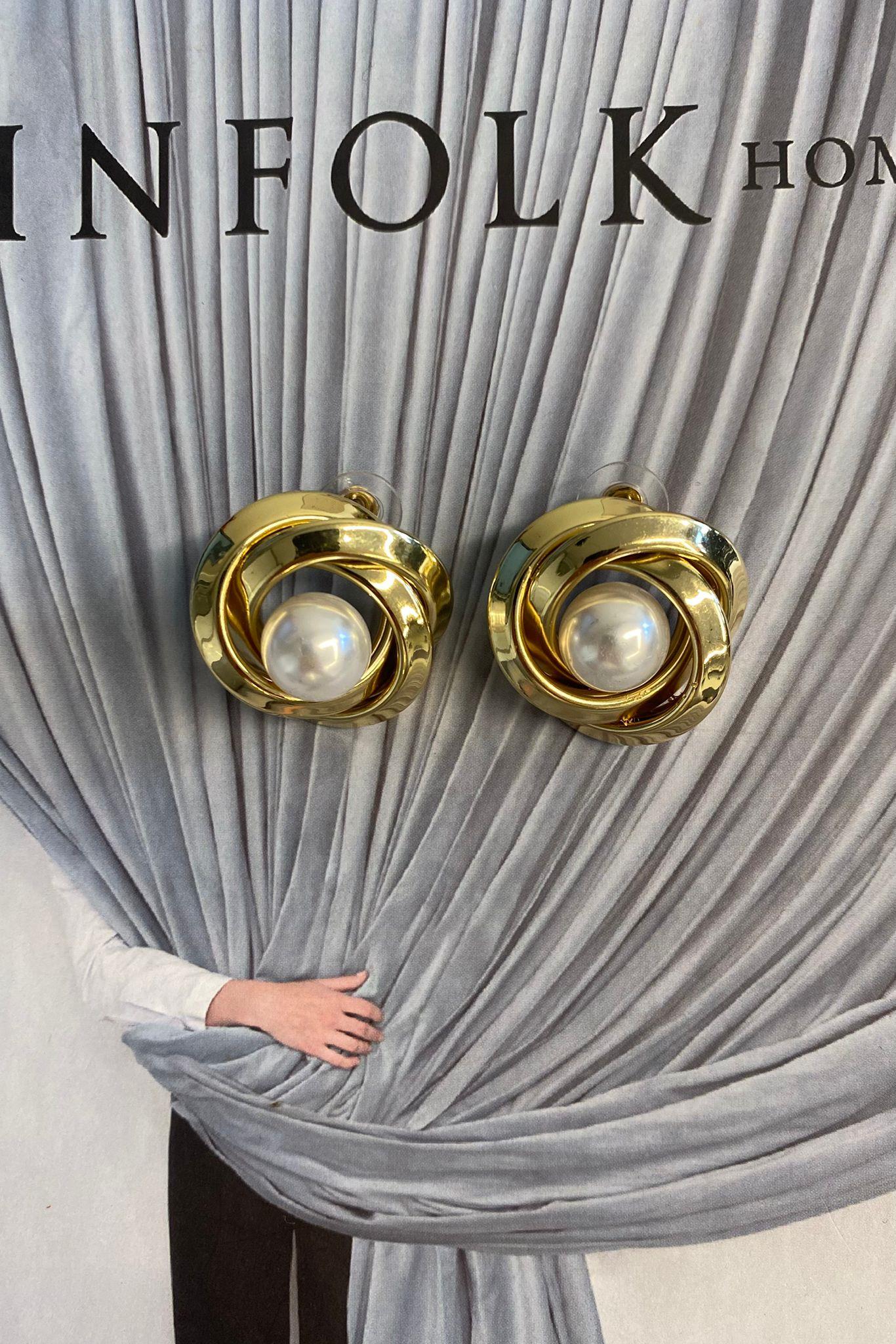 ORTASI İNCİ GEÇİRMELİ KÜPE