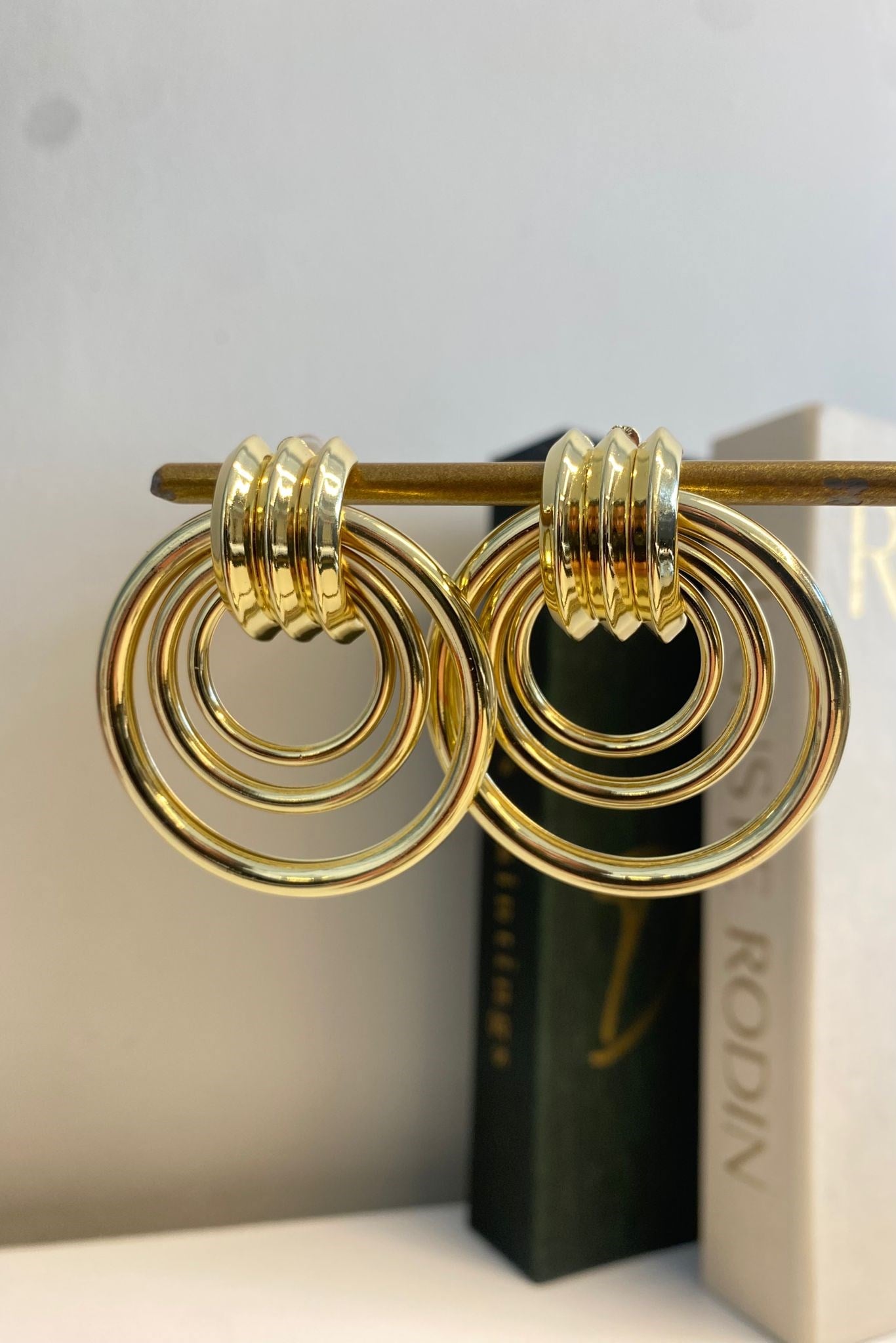 YUVARLAK DÖNENCE KÜPE