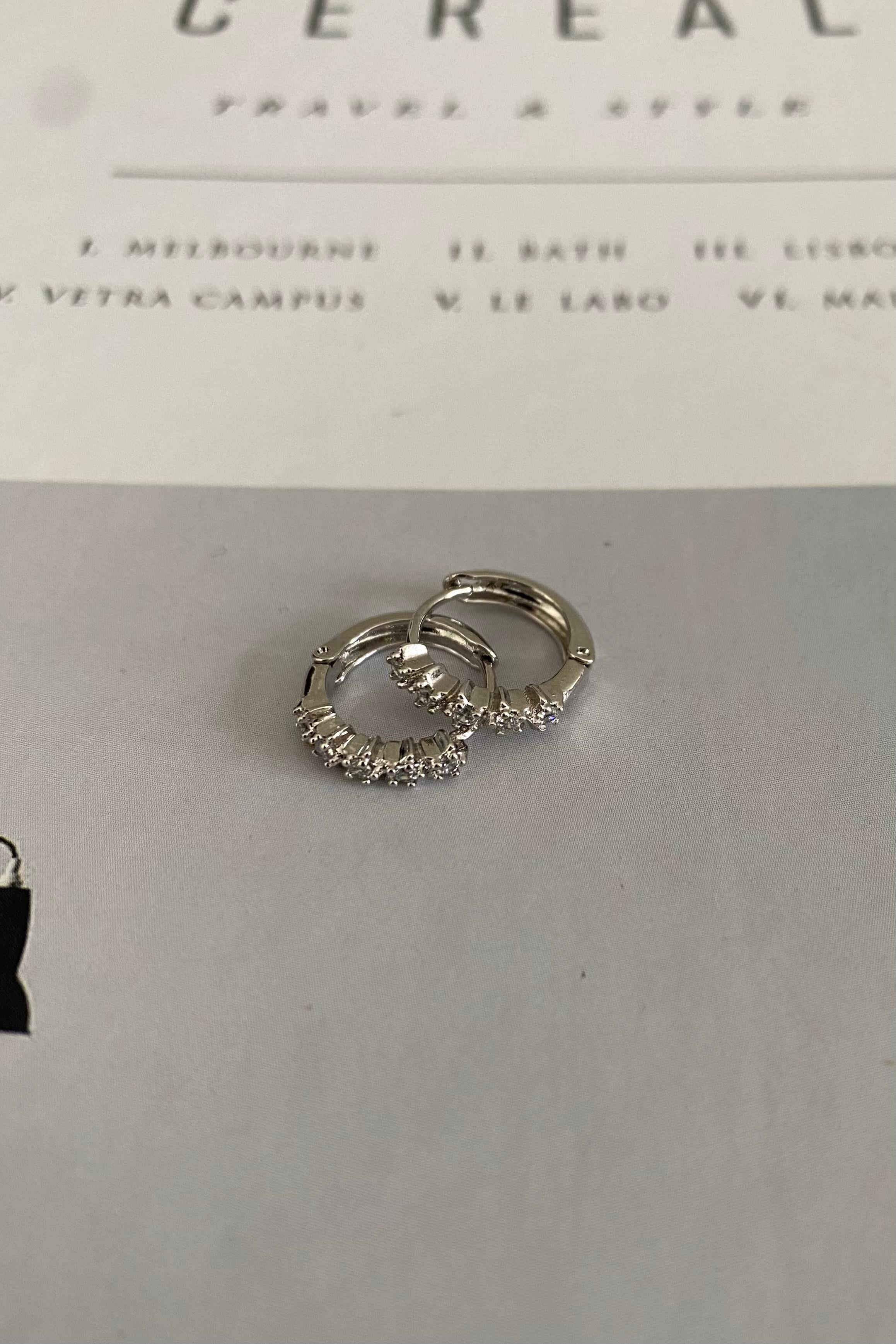 YILDIZ TAŞLI HALKA KÜPE 1,3cm