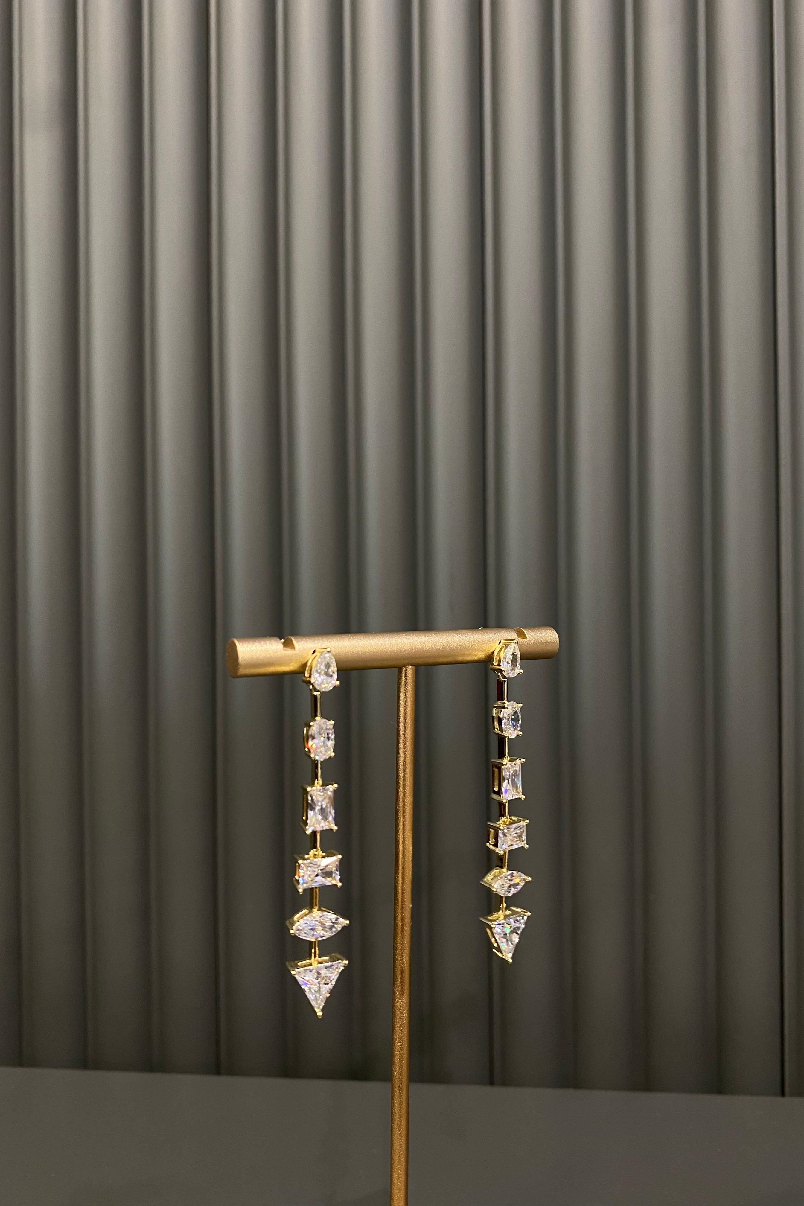 KESME TAŞLI ÇUBUK KÜPE