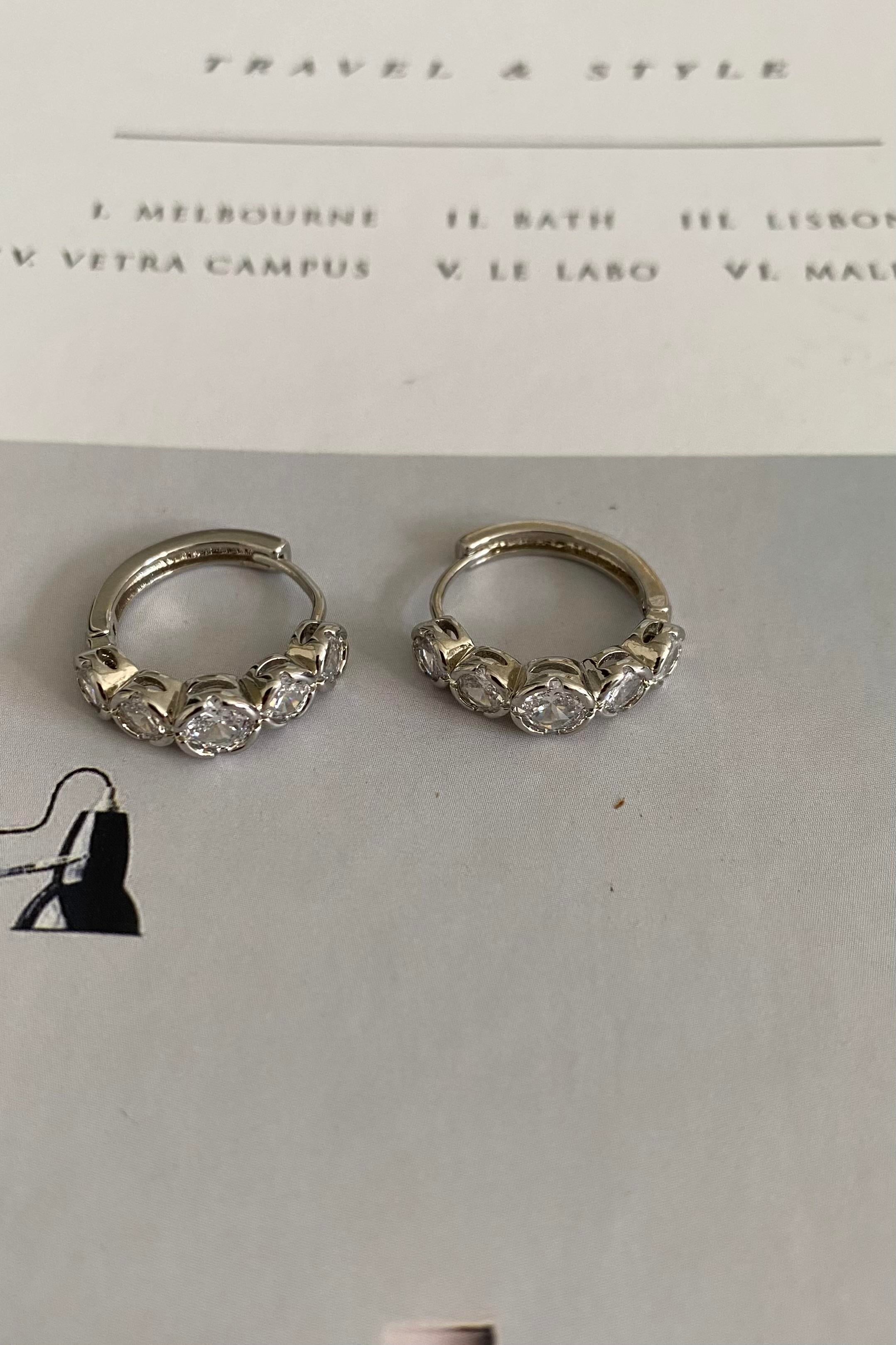 YUVARLAK TAŞLI HALKA KÜPE