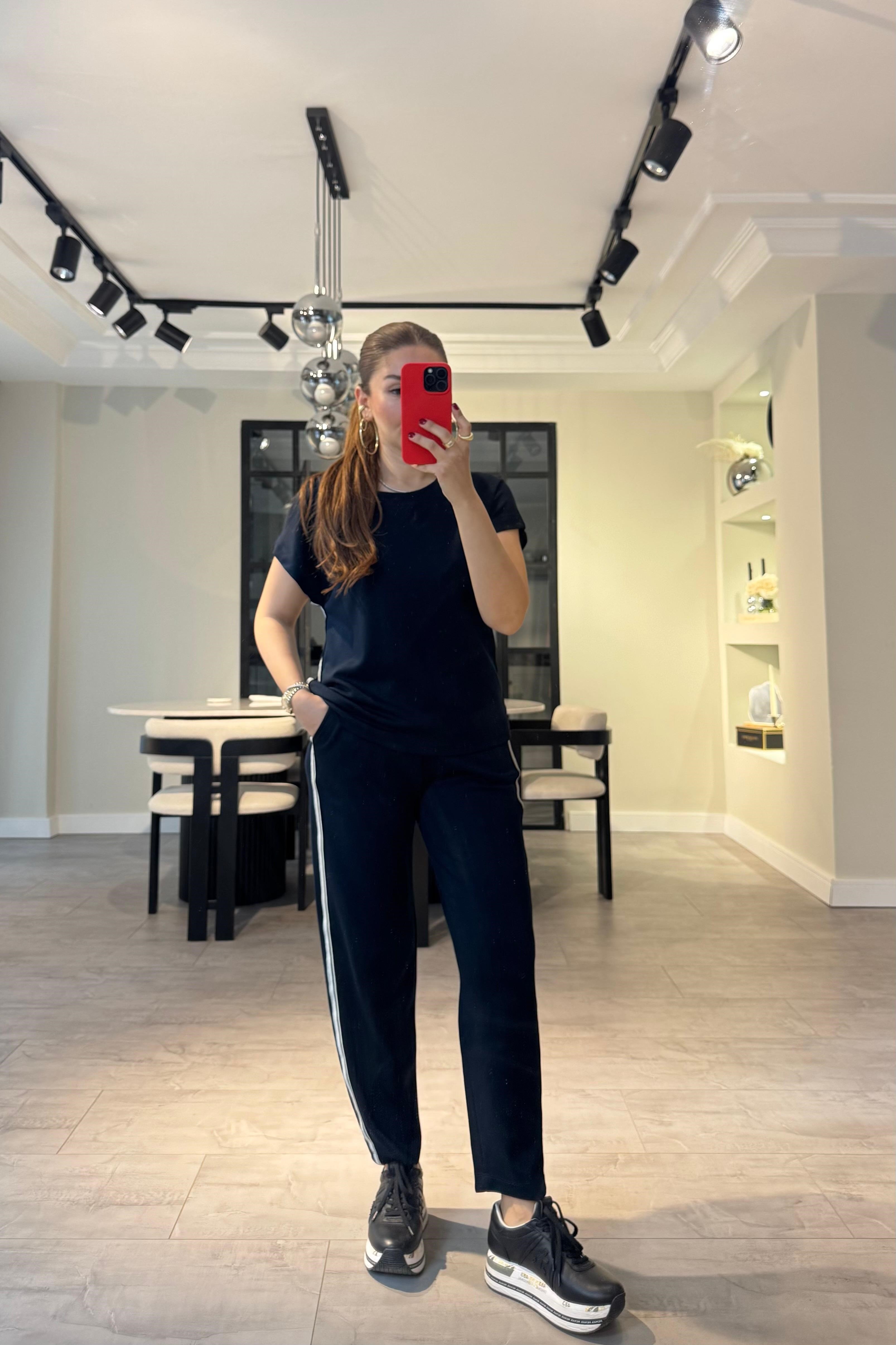 YANLARI ŞERİTLİ BYN MODAL TAKIM