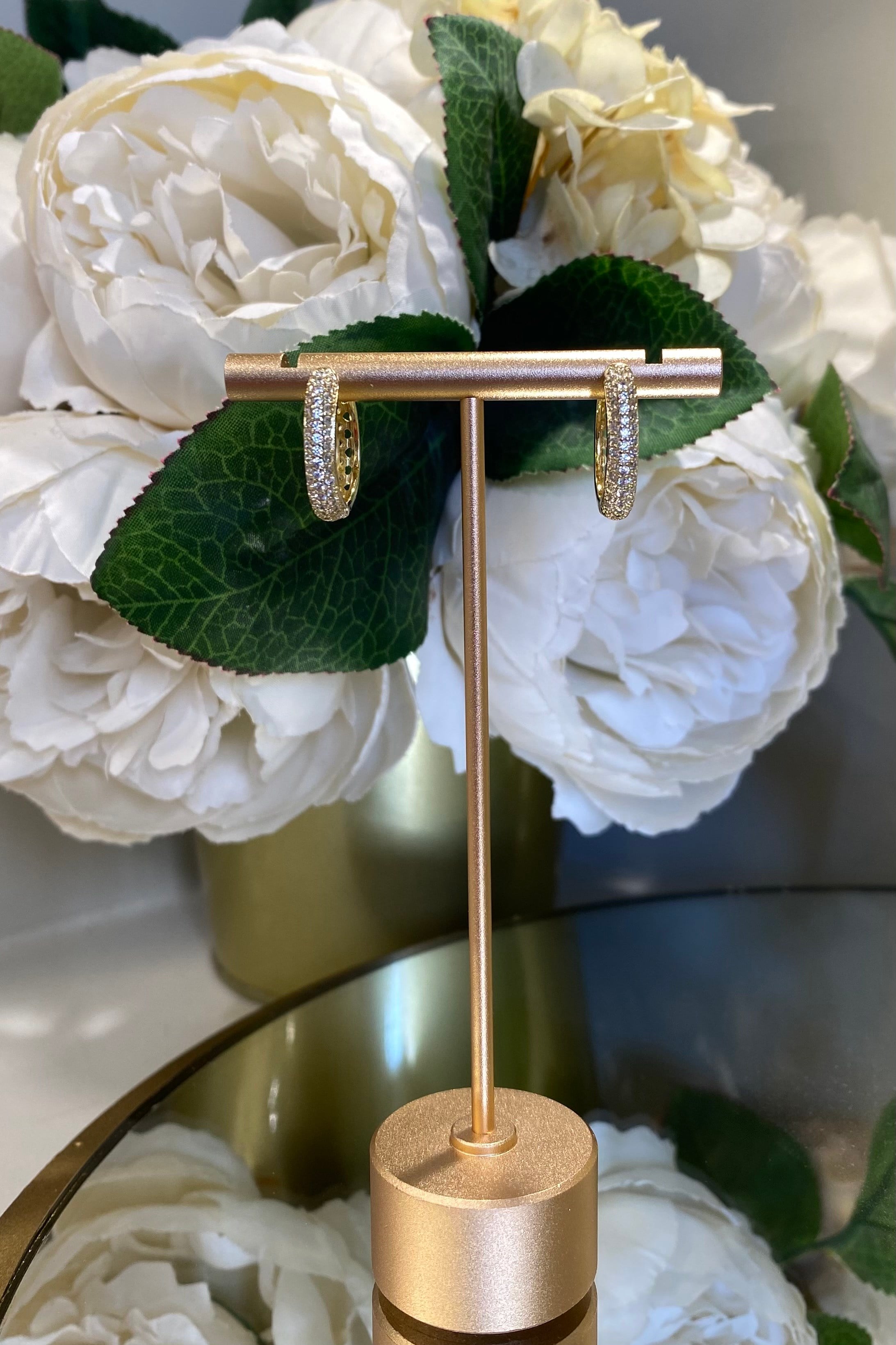 YARIM TAŞLI KARE BOMBELİ HALKA KÜPE