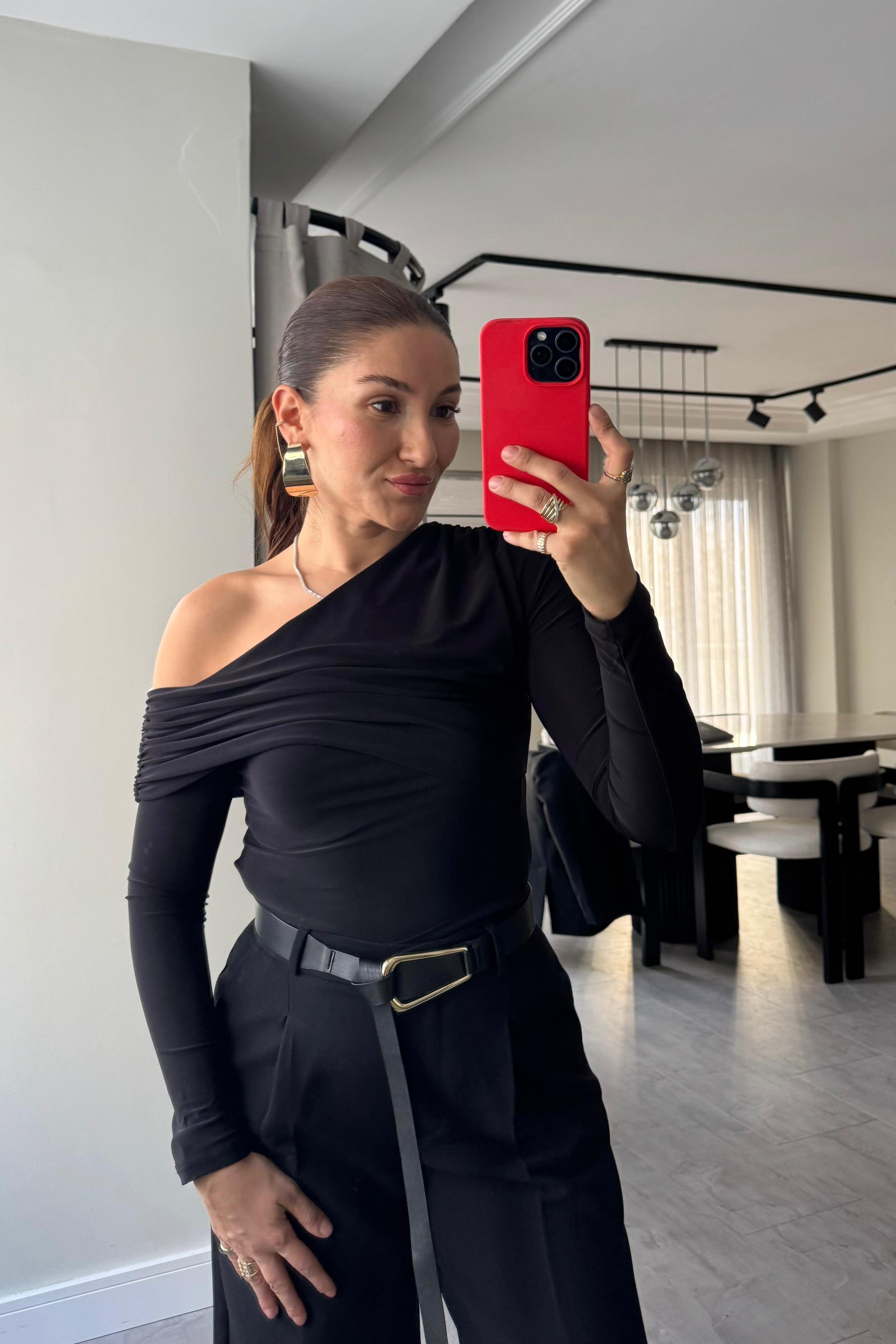 TEK OMUZ UZUN KOL DRAPELİ BLUZ/0764