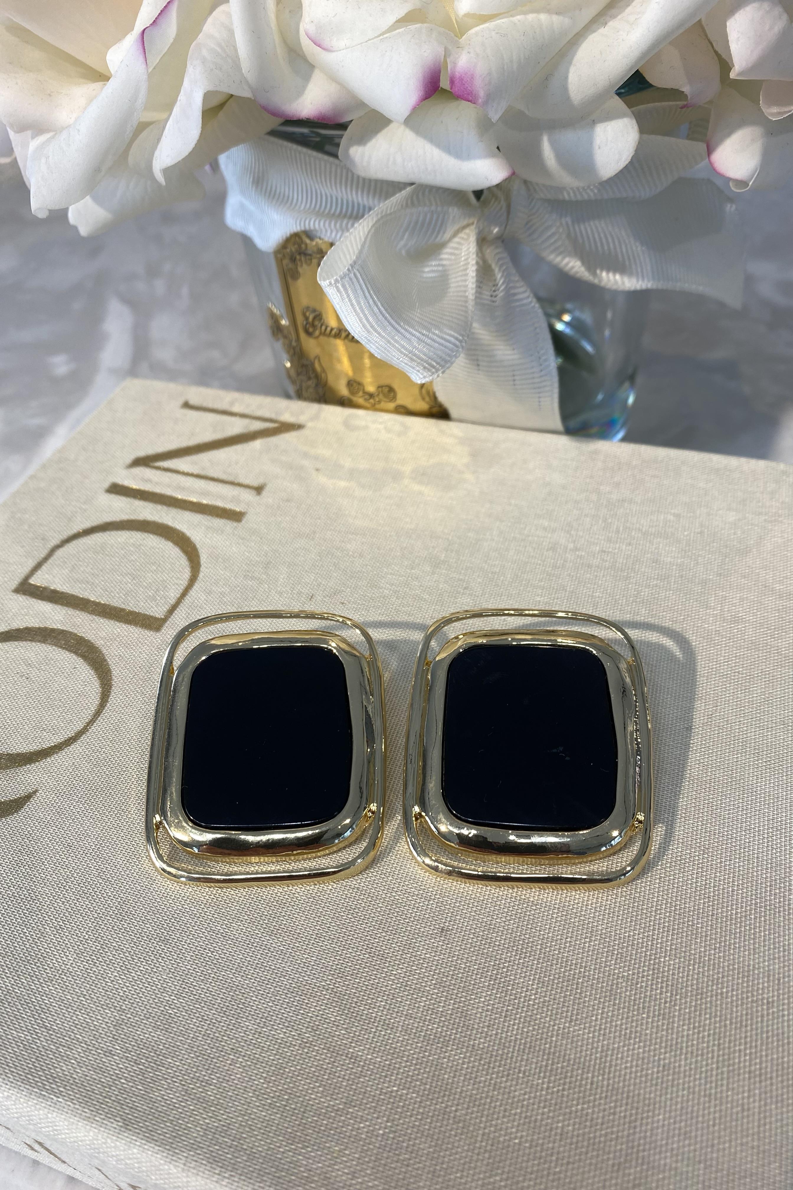 SİYAH TAŞLI MEGA KÜPE