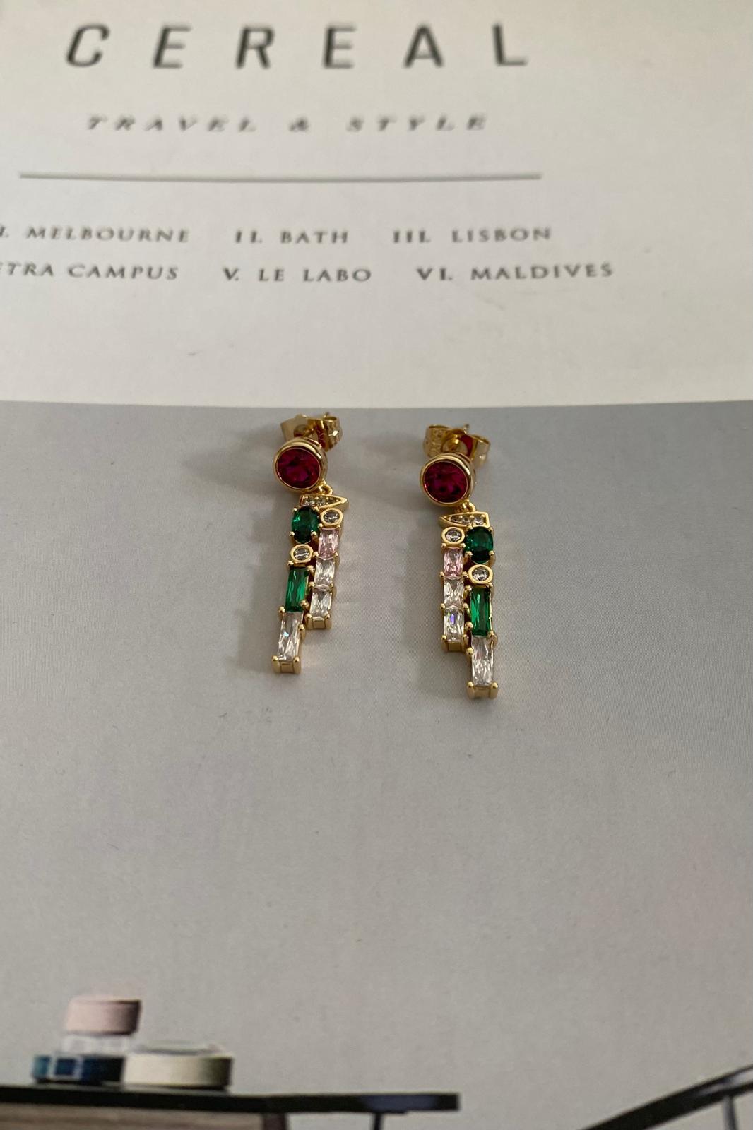 RENKLİ TAŞLI SALLANTILI KÜPE