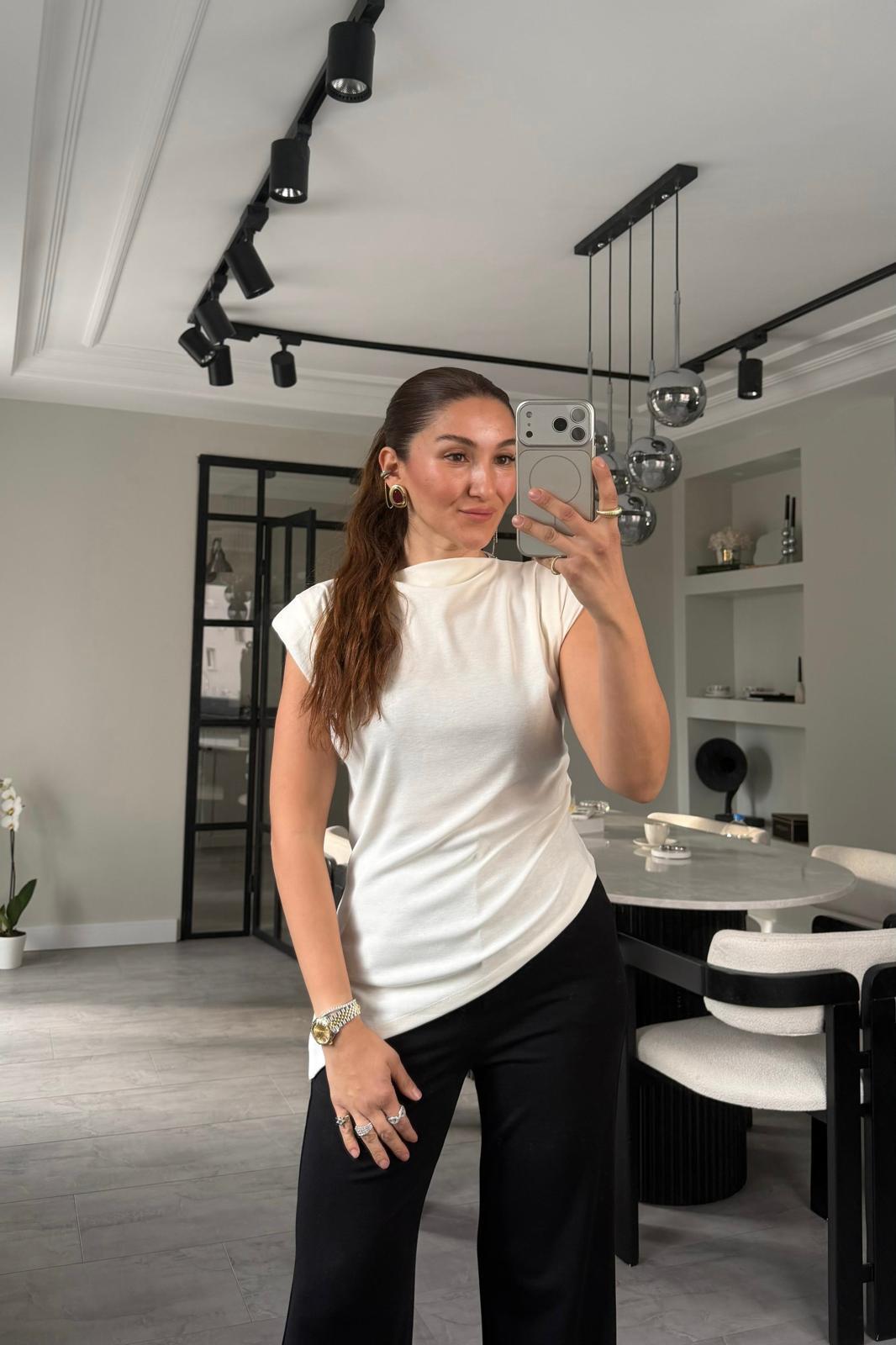 ÇAPRAZ DRAPELİ KOLSUZ HAMUR BODY/22805