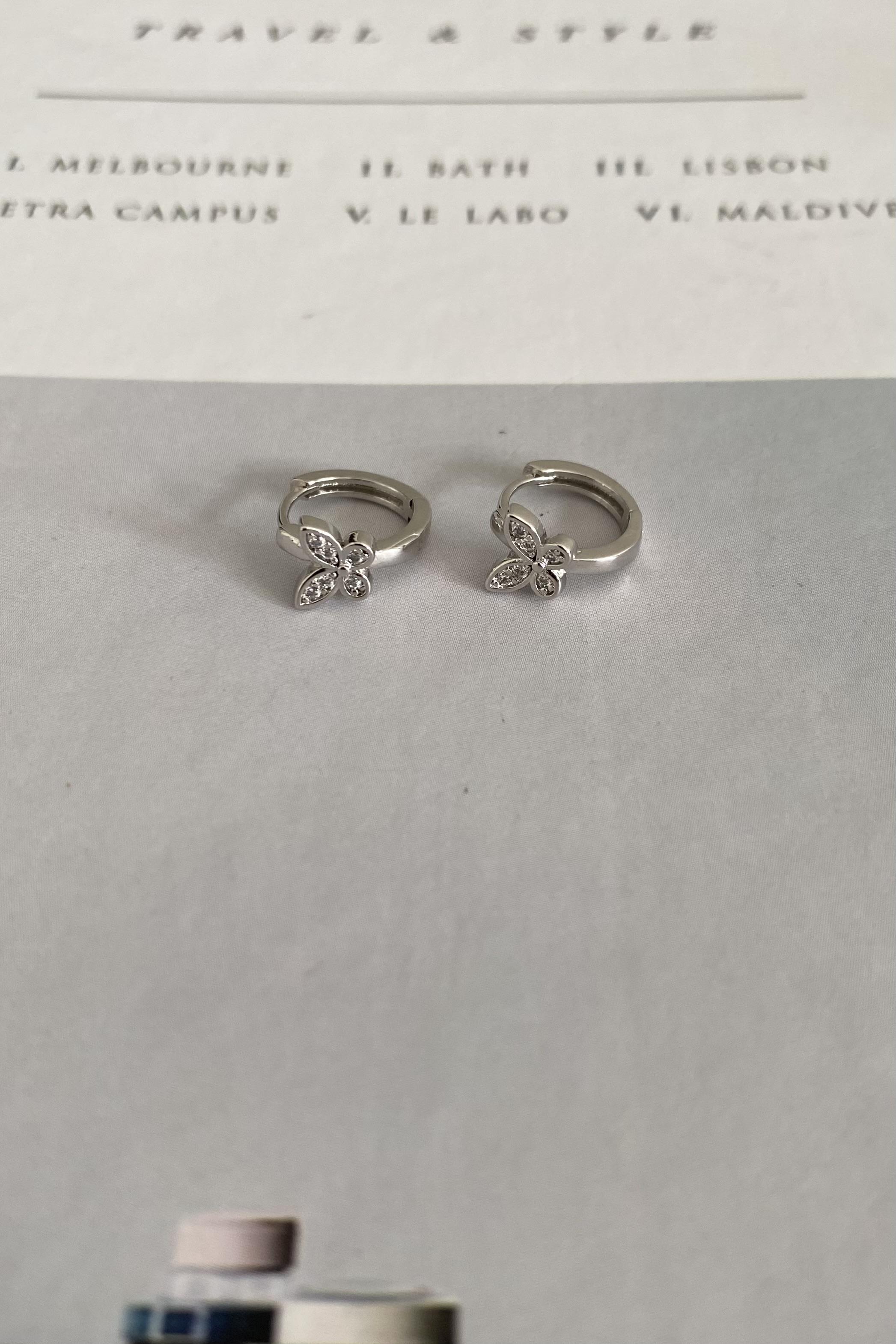 TAŞLI KELEBEK HALKA KÜPE 1CM