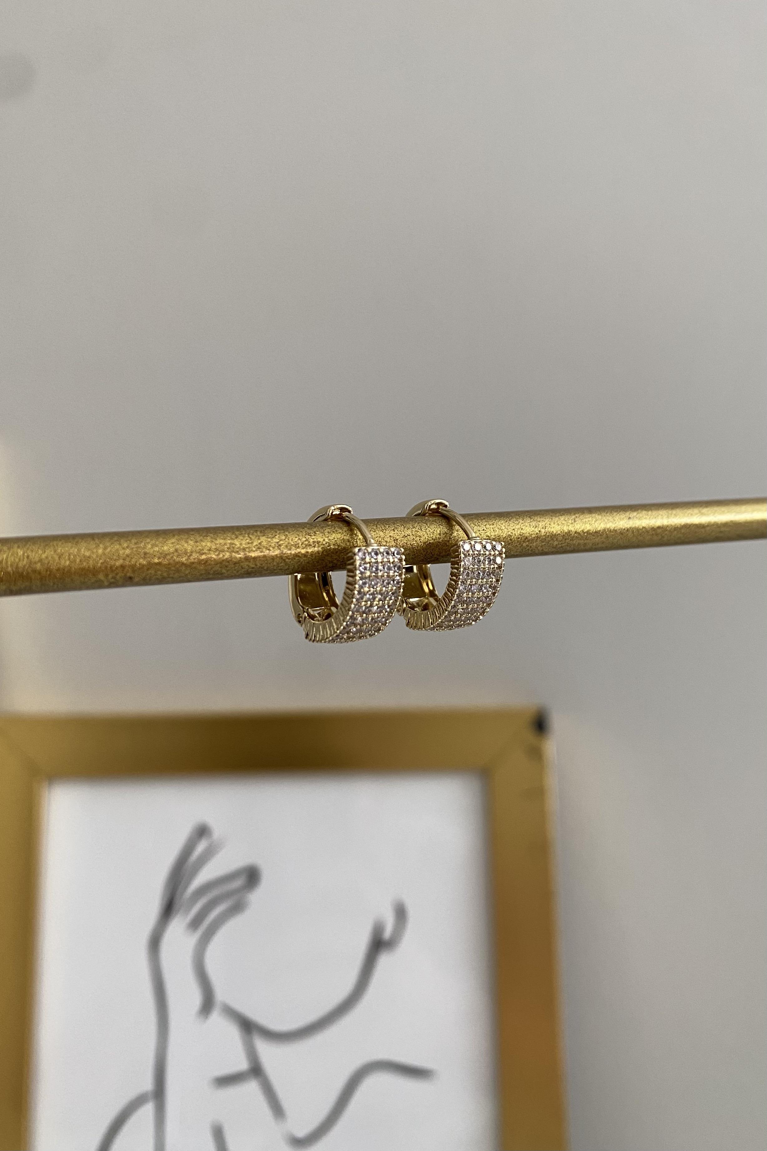 FULL ZİRKON TAŞLI HALKA KÜPE 1,3cm