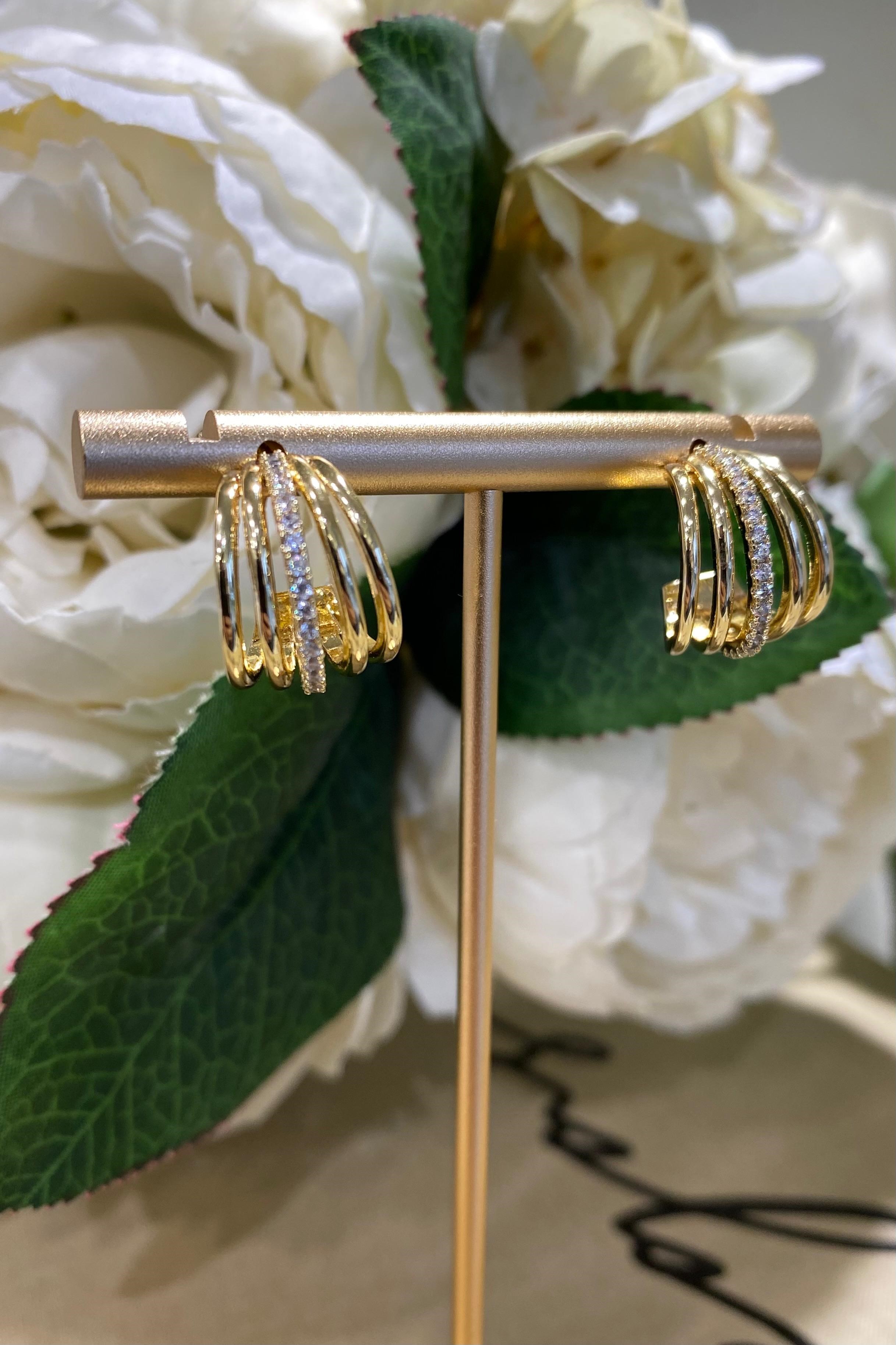 ORTASI TAŞ SIRALI ŞERİT KÜPE