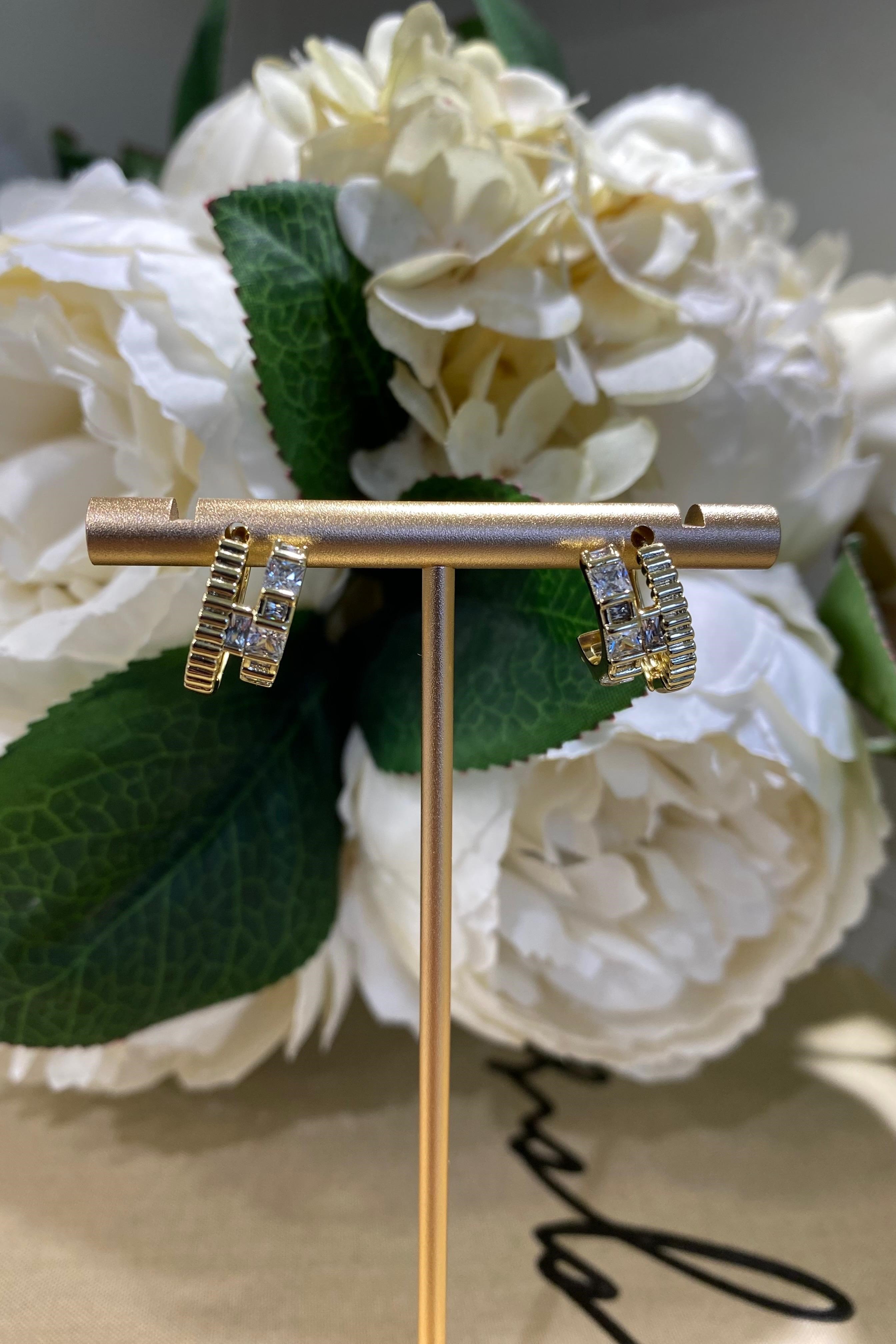 BAGET TAŞLI ŞERİT HALKA KÜPE