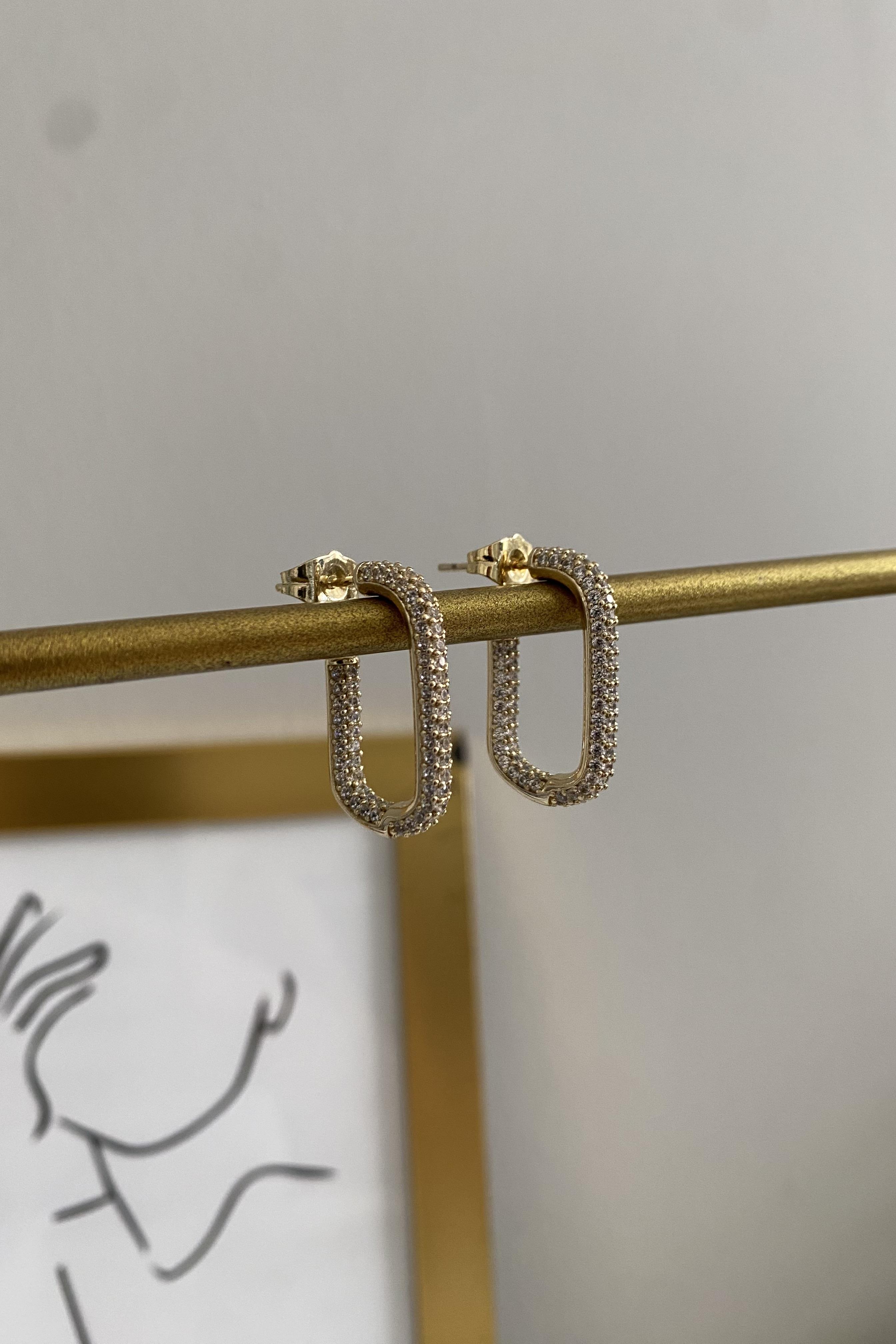 ZİRKON TAŞLI DÖRTGEN KÜPE