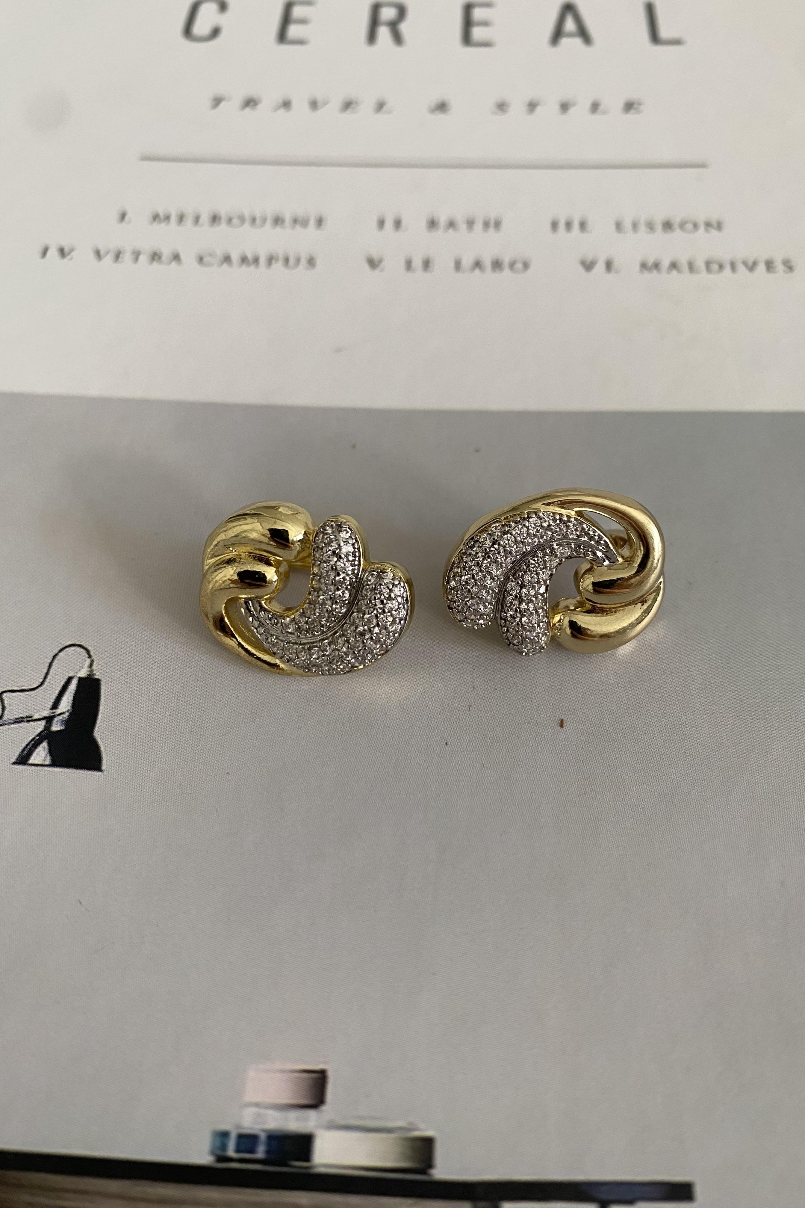 SARMAL TAŞLI U KÜPE