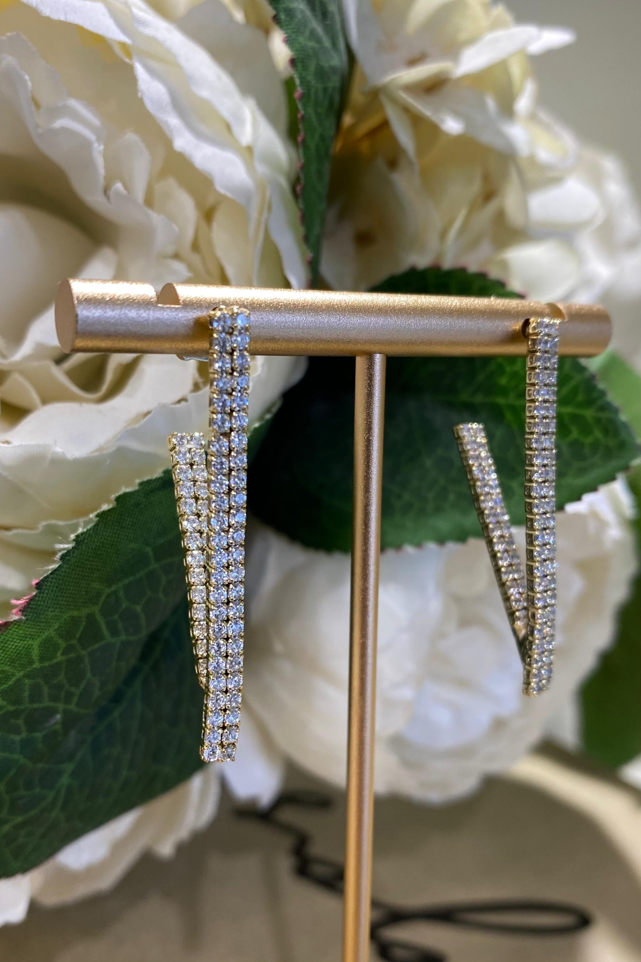 ÇİFT SIRA TAŞLI V KÜPE