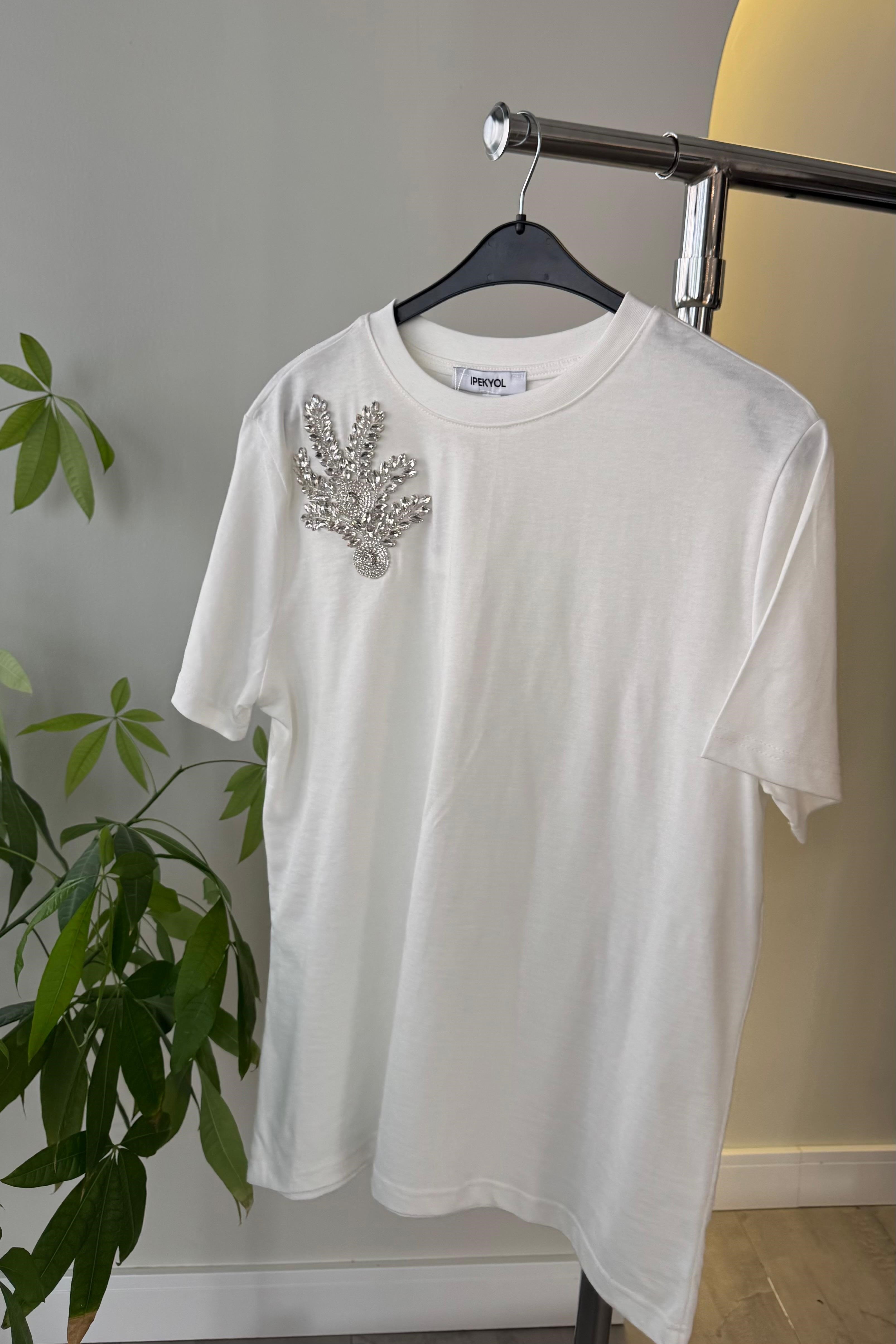 YAPRAK TAŞLI T-SHİRT