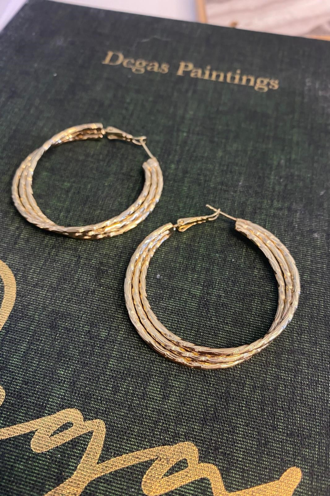 YANSIMALI KIVRIM HALKA KÜPE 4.5CM