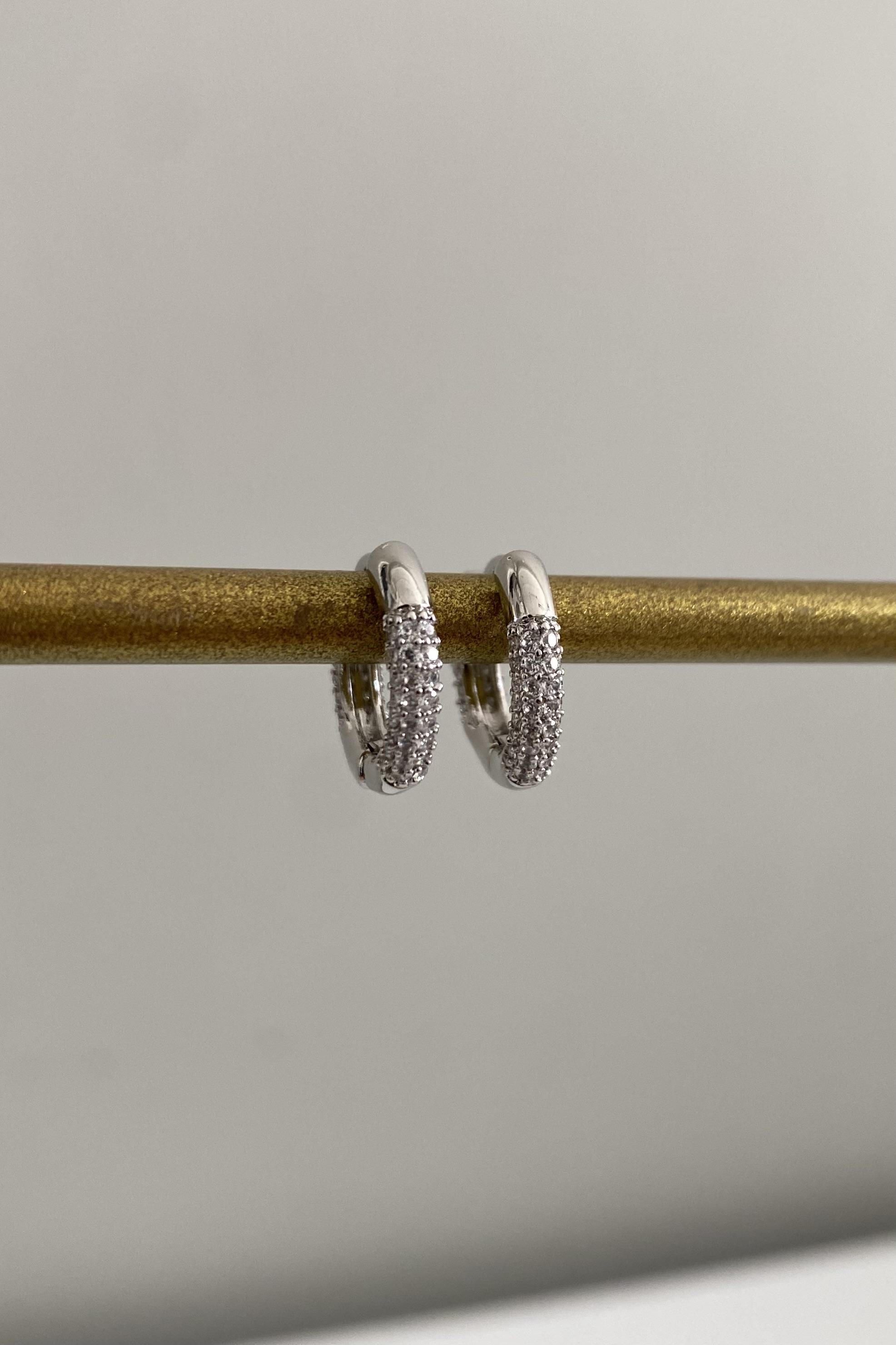 ÇİFT TARAF TAŞLI HALKA KÜPE 1.3 CM