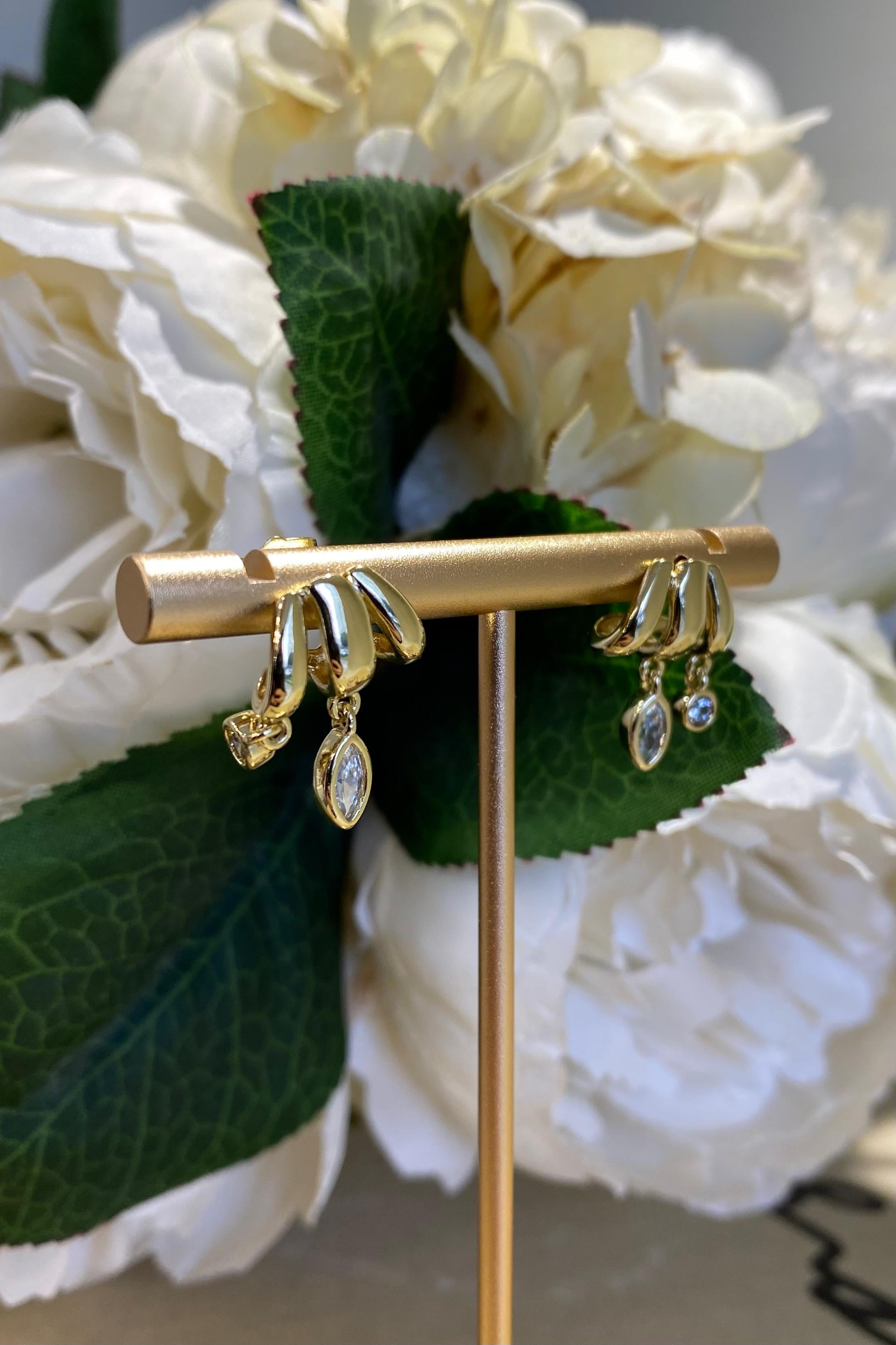 TAŞ SALLANTILI ÜÇLÜ KÜPE